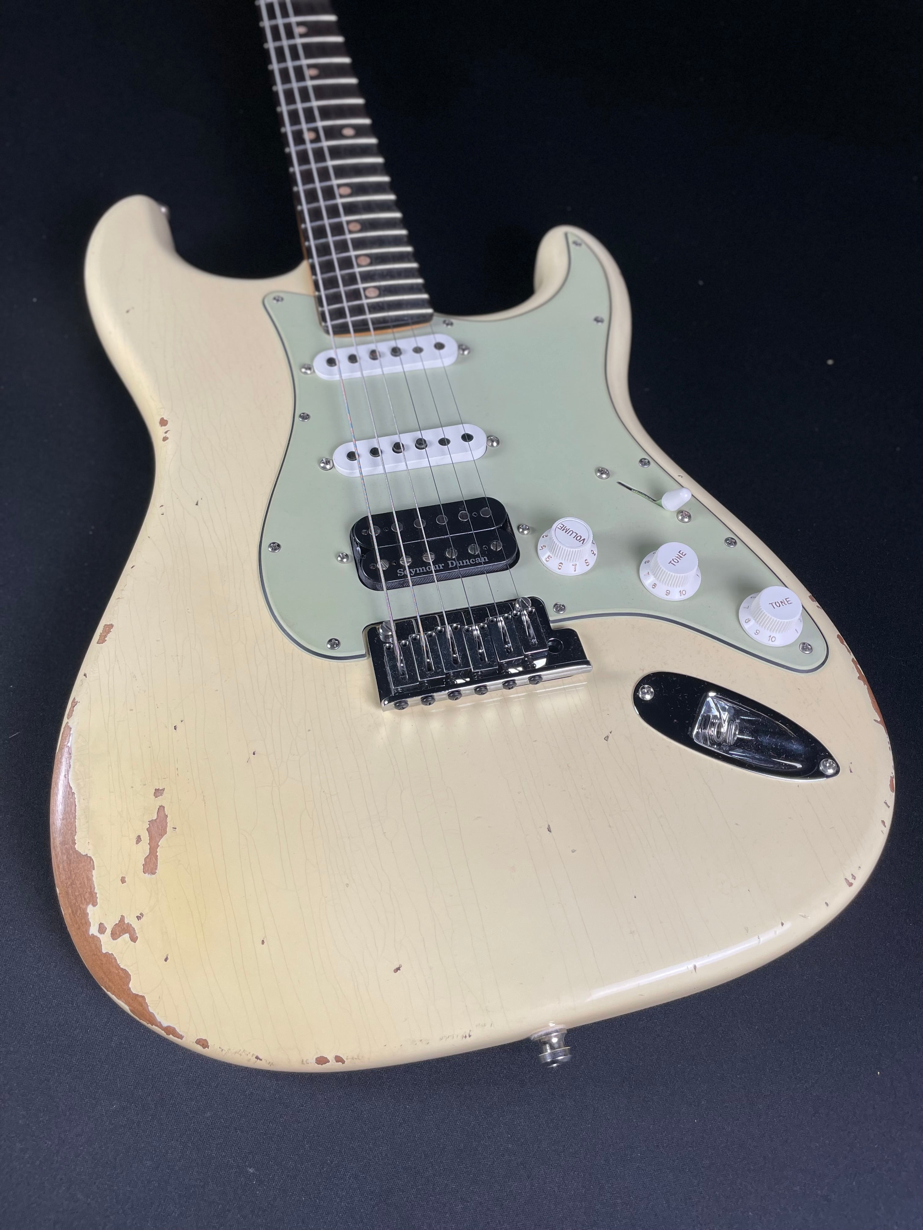 Fender Custom Shop Custom Deluxe HSS S-1 Stratocaster, Relic - Vintage White (2025)