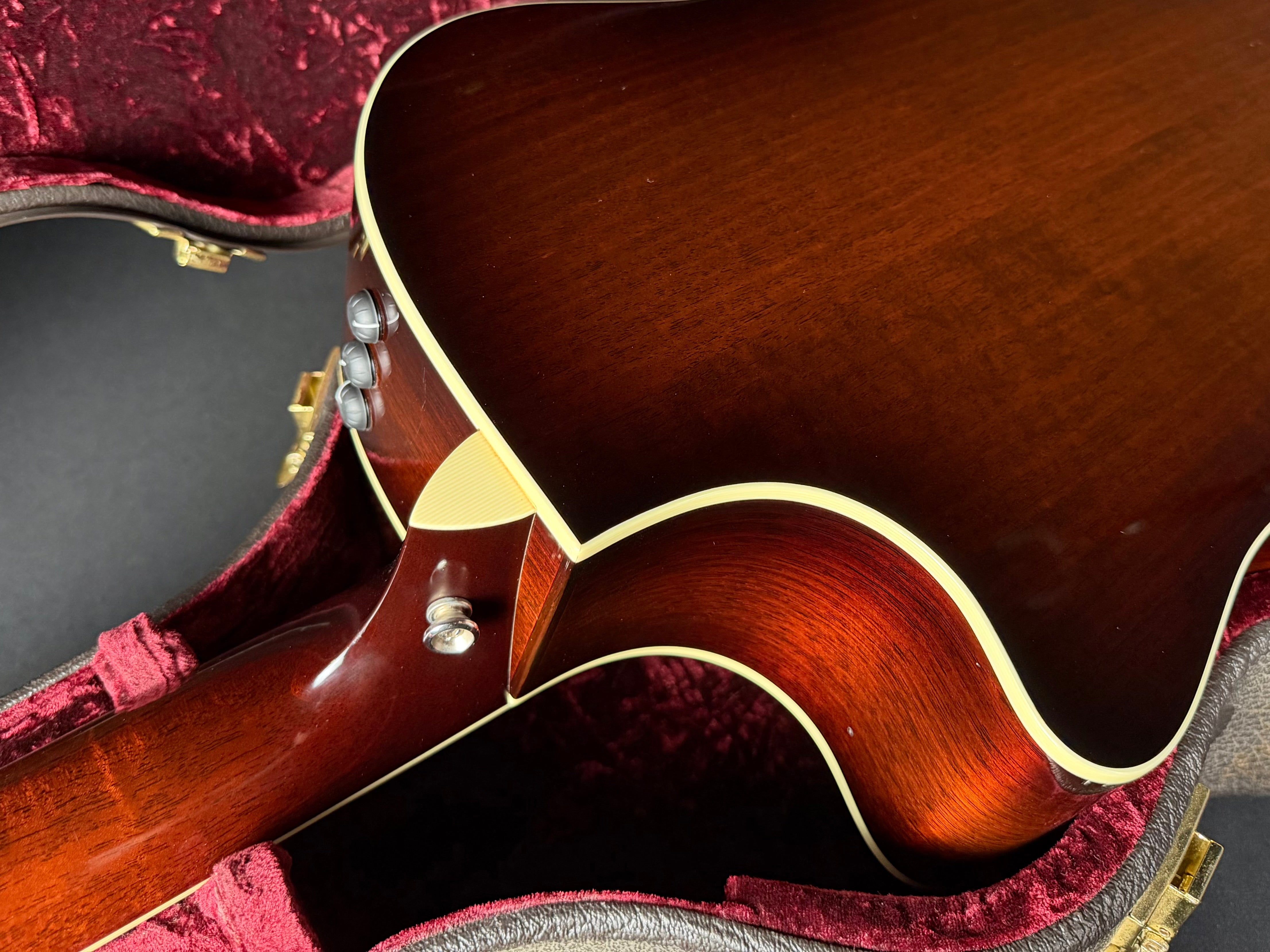 Taylor 514ce Fall Limited w/OHSC - Shaded Edgeburst (2014) - Metronome Music Inc.