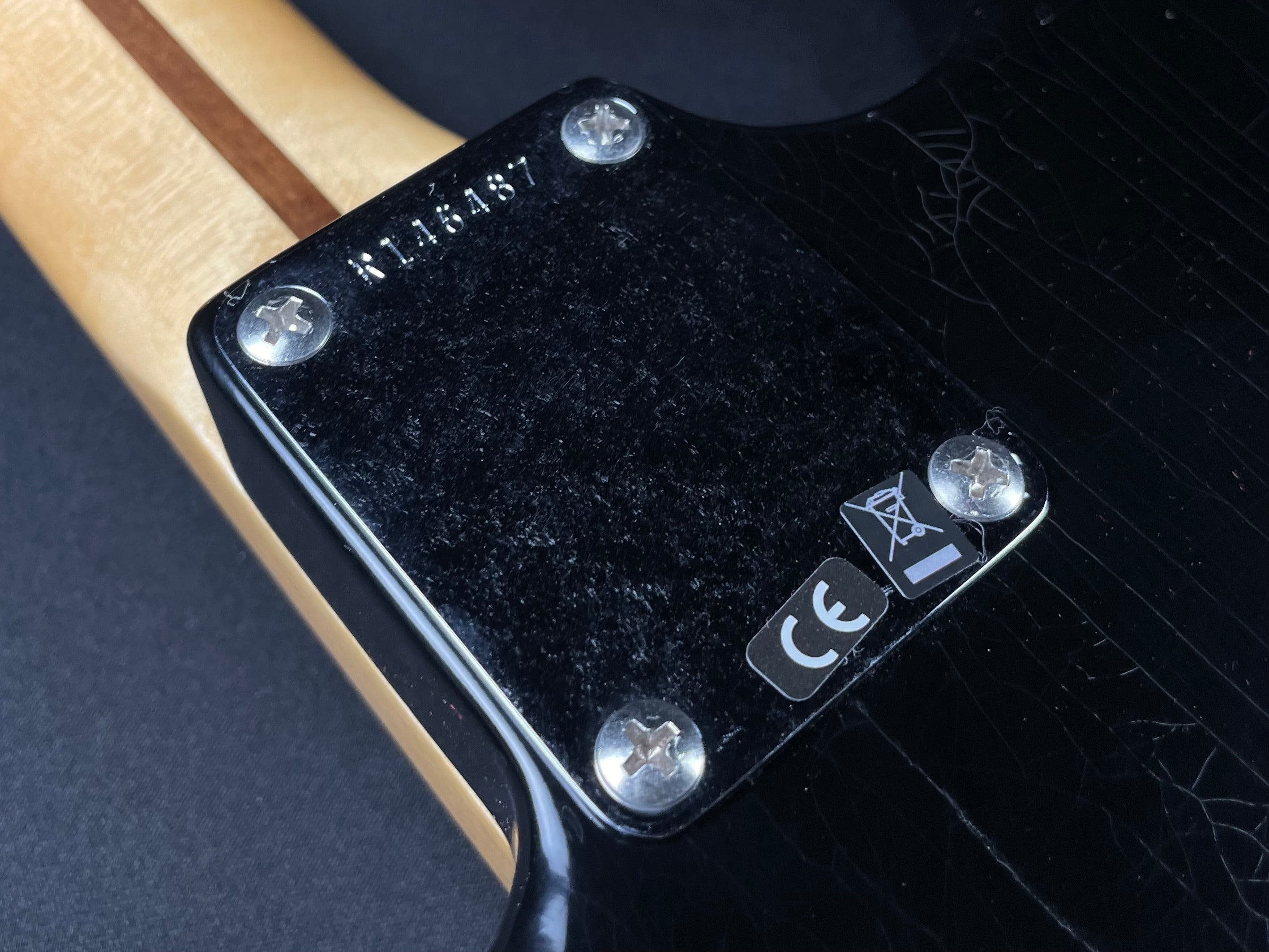 Fender Custom Shop Custom Deluxe HSS S-1 Stratocaster, Relic - Black (2025) - Metronome Music Inc.