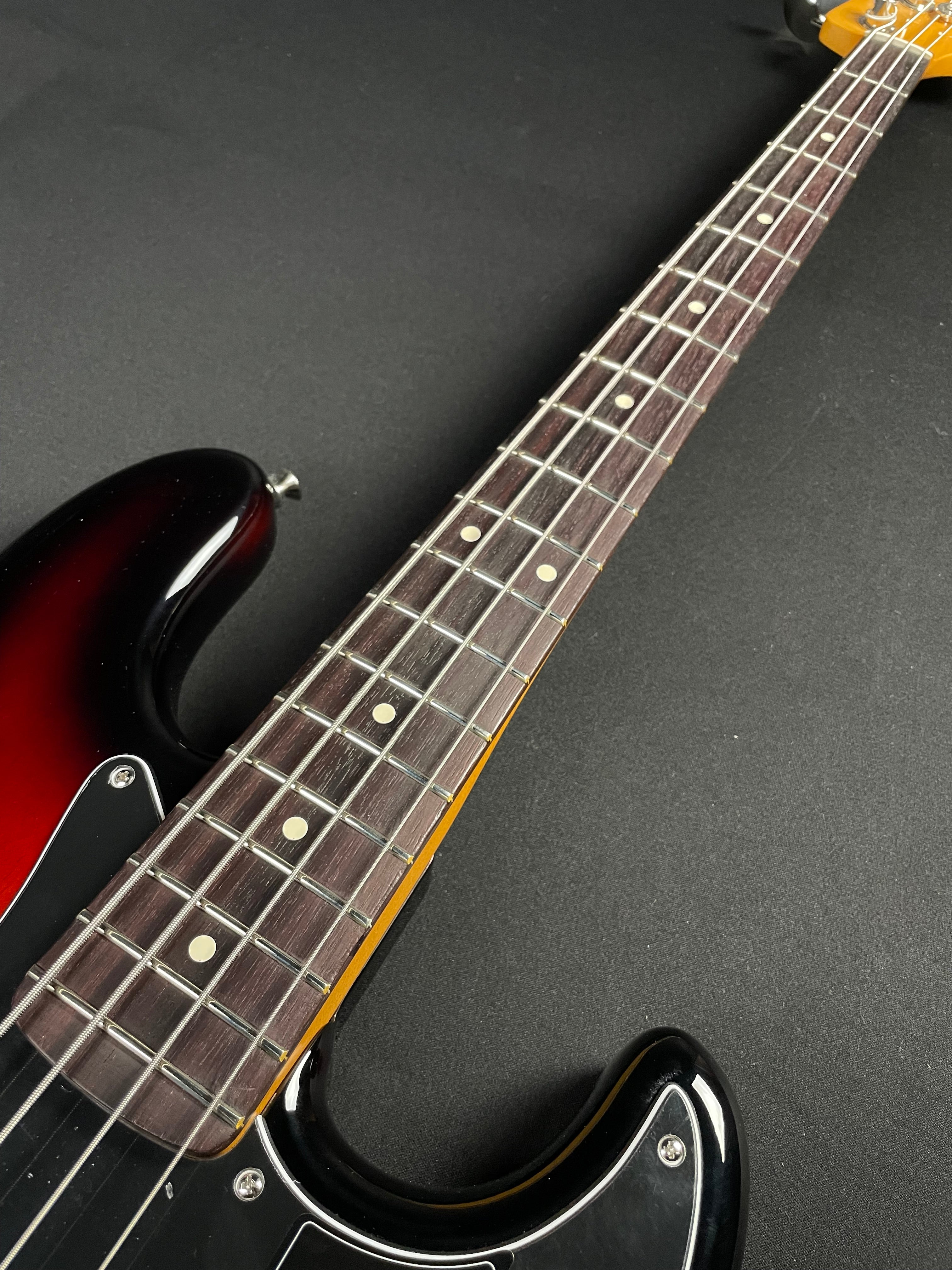 Fender American Professional Classic Jazz Bass - 3-Color Sunburst