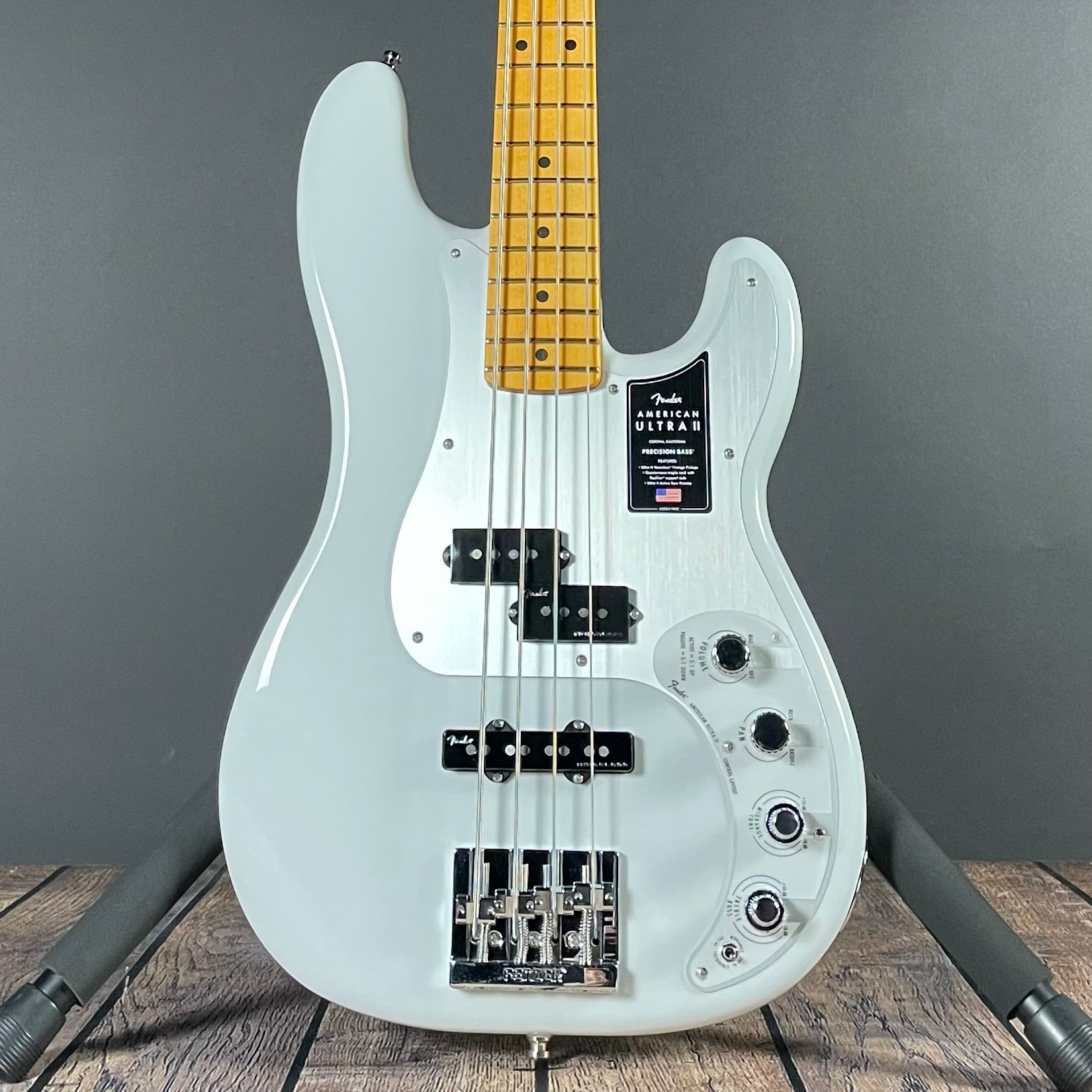 Fender American Ultra II Precision Bass, Maple - Avalanche - Metronome Music Inc.