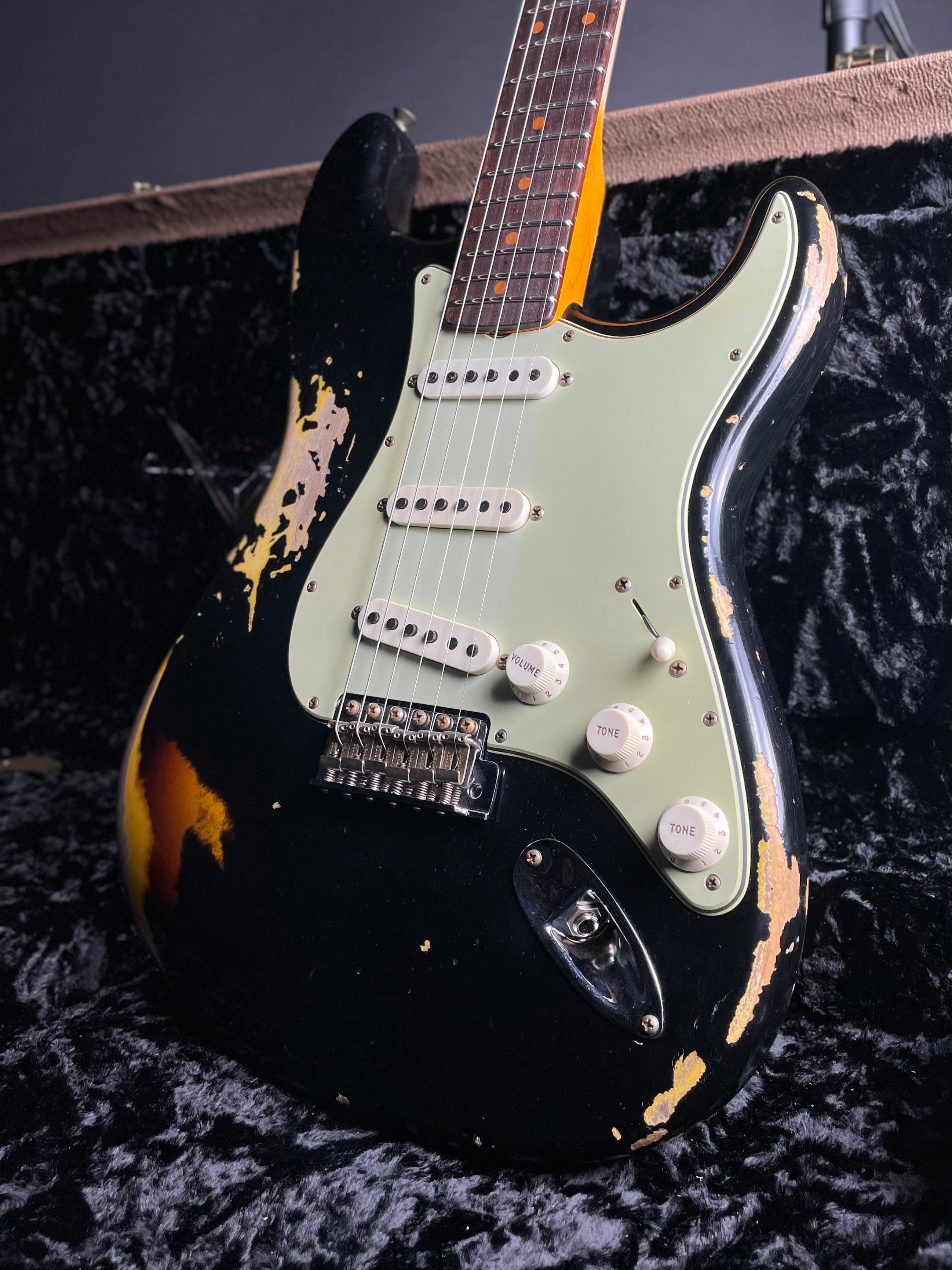 Fender Custom Shop 1960 Stratocaster, Heavy Relic- Aged Black/3-Color Sunburst