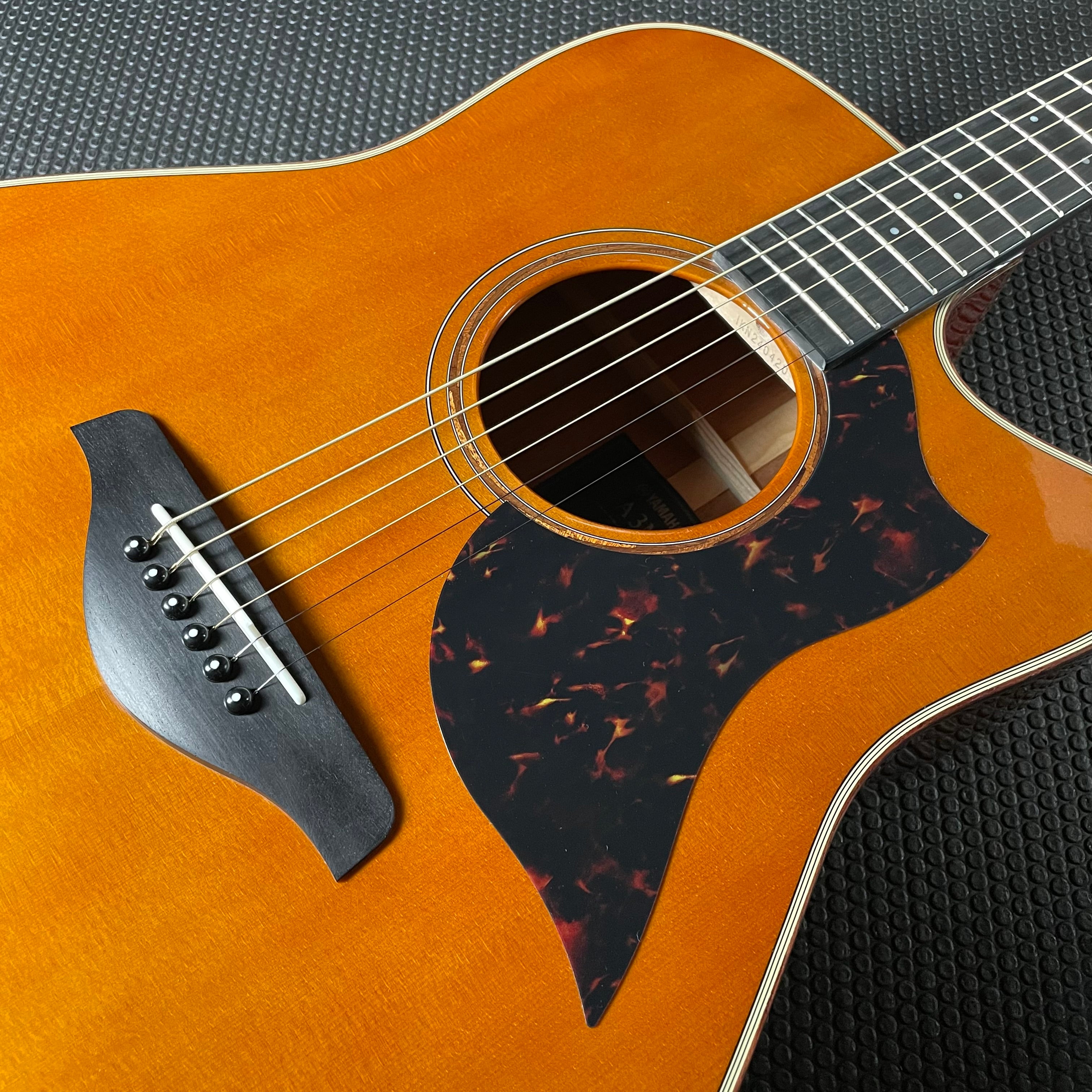 Yamaha A3M Mahogany Western Cutaway, All-Solid - Vintage - Metronome Music Inc.