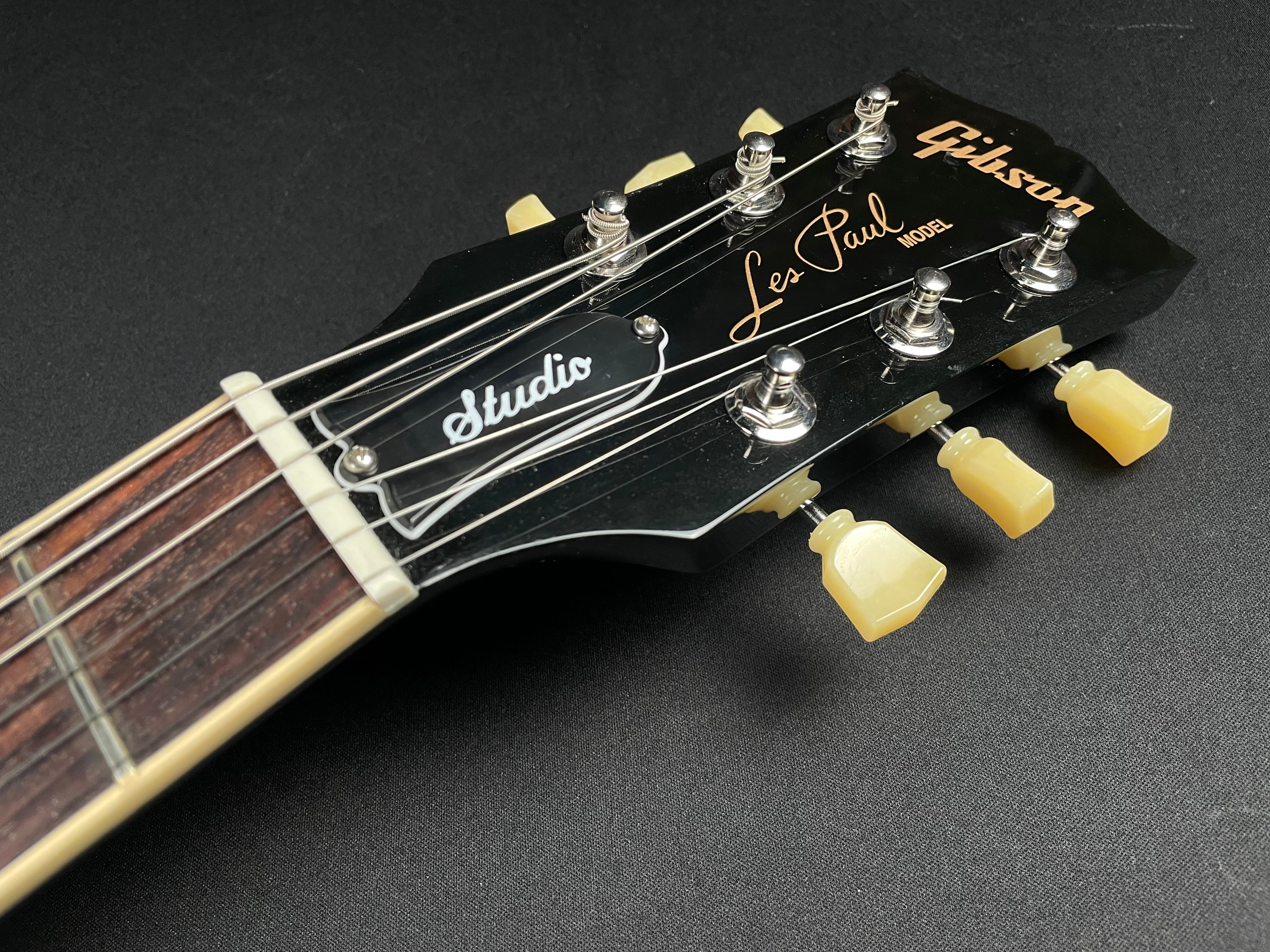 Gibson Les Paul Studio w/ Soft Case - Black (2022)