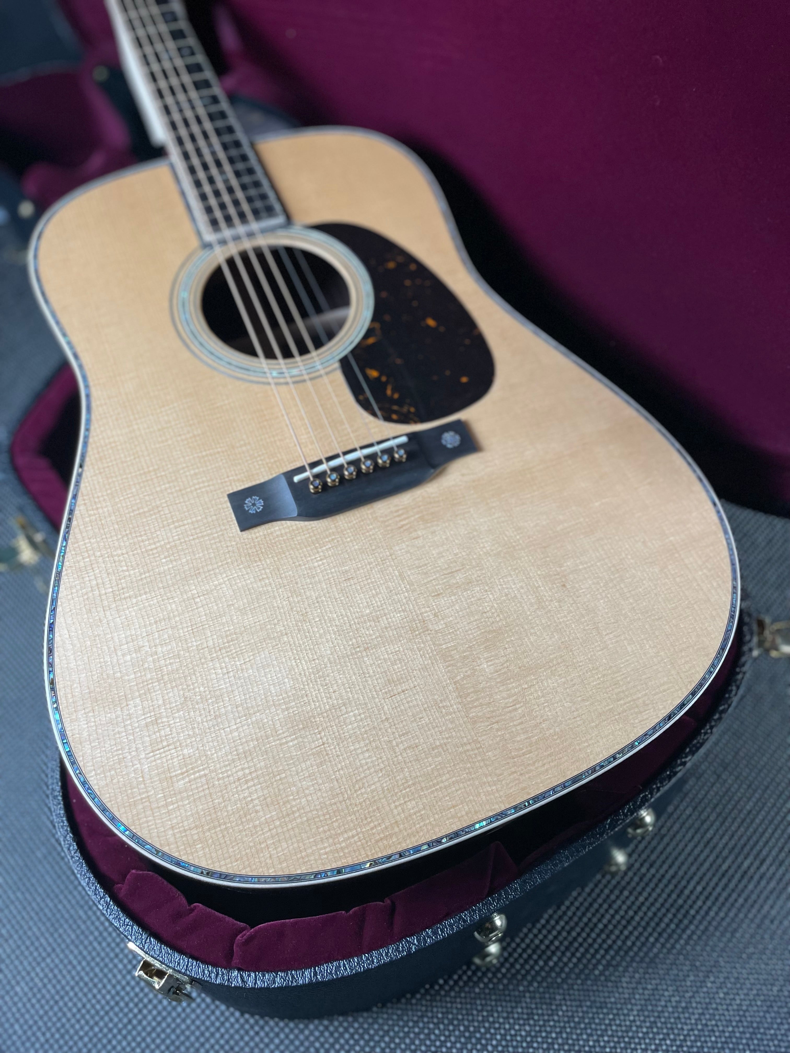 Martin D-42 Modern Deluxe w/Hardshell Case, Natural (2025) - Metronome Music Inc.
