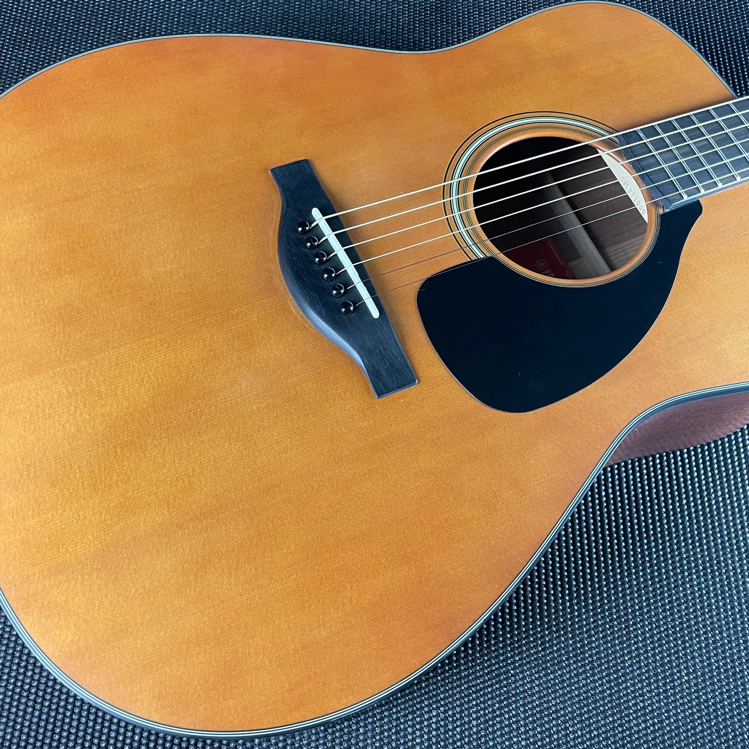 Yamaha FGX3 Red Label Dreadnought- Satin Natural (IJL311006) - Metronome Music Inc.