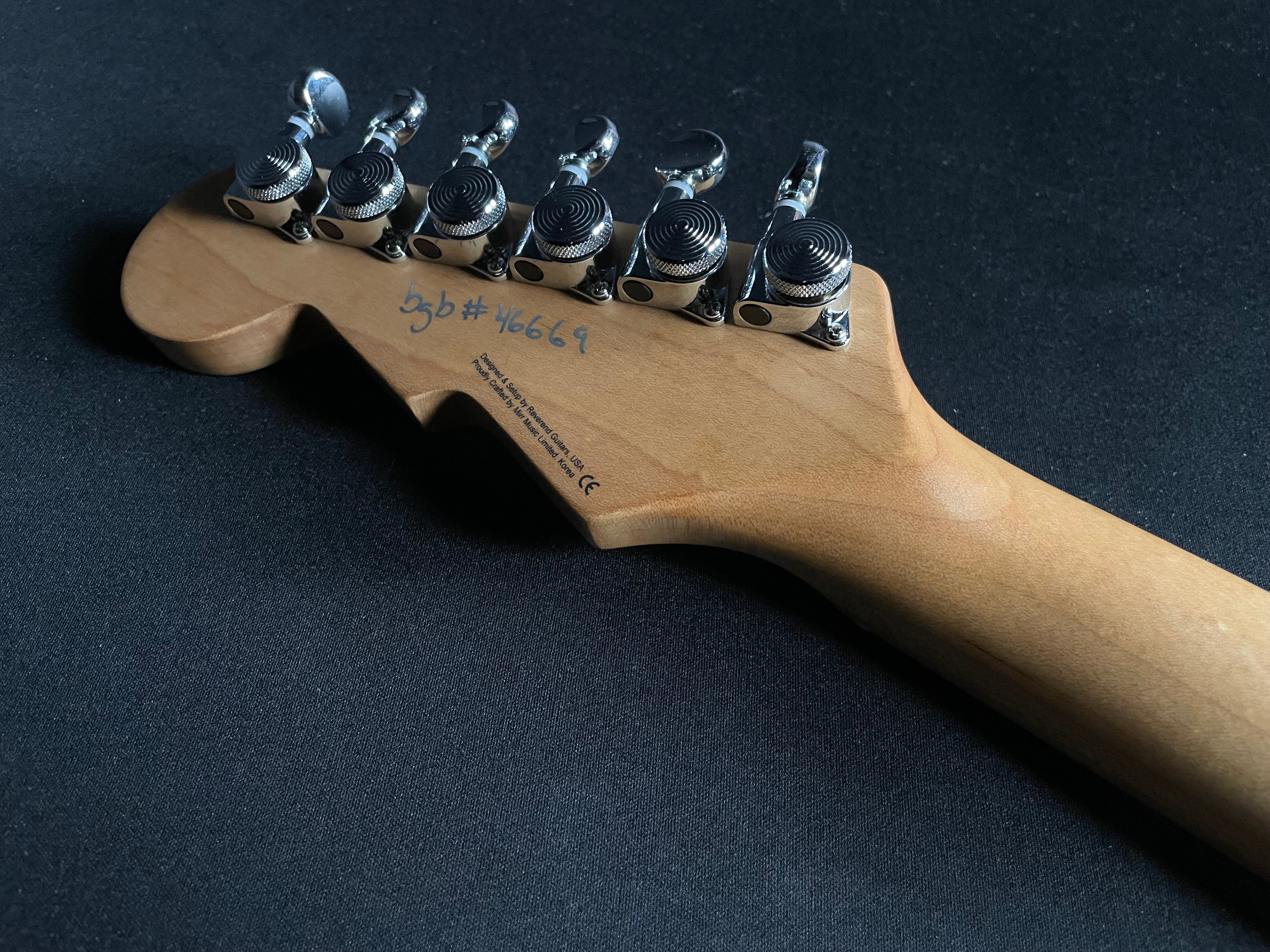 Reverend Descent W Baritone - Midnight Black - Metronome Music Inc.