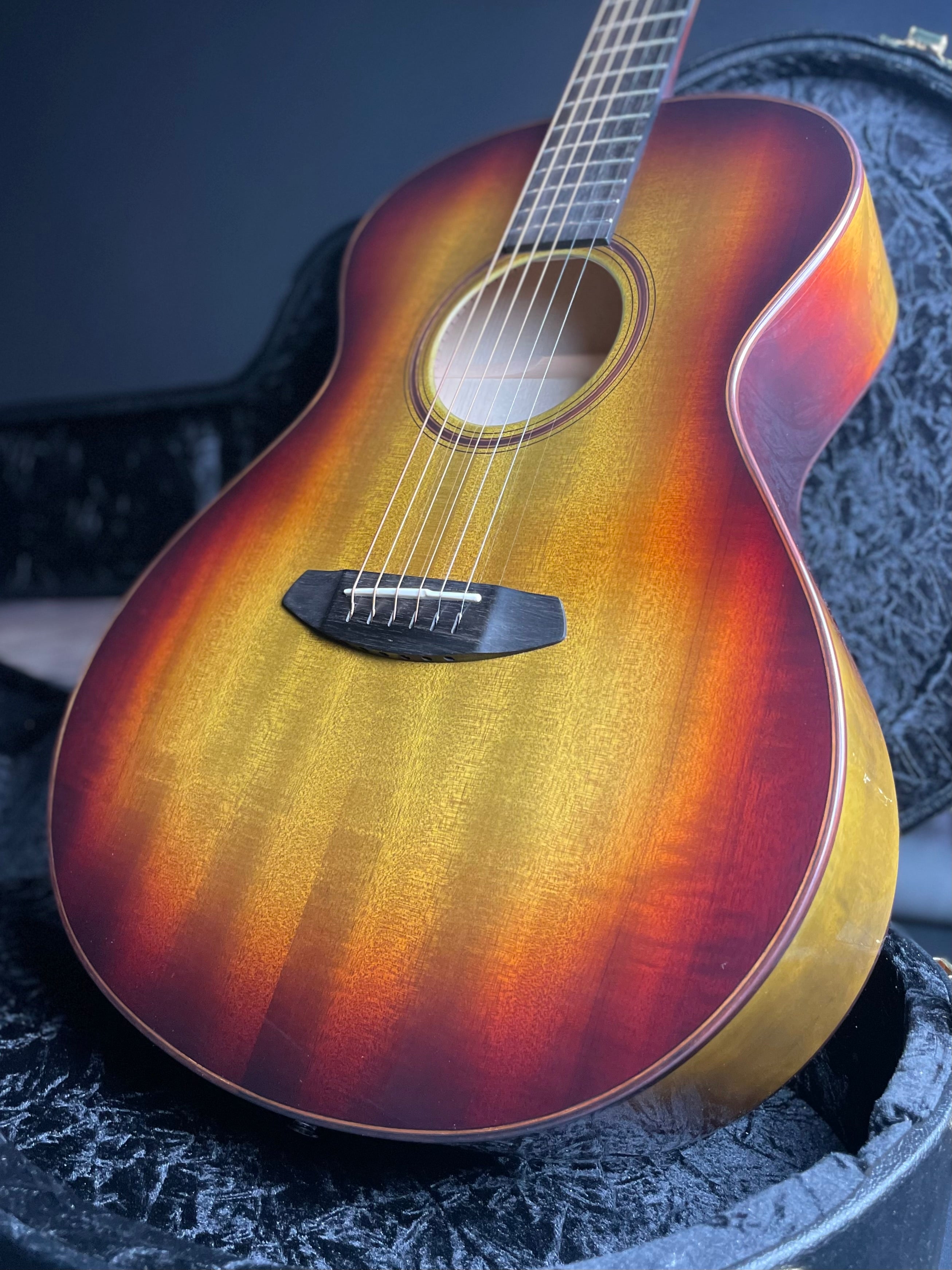 Breedlove Oregon Concert Earthsong LTD K&K Pickup