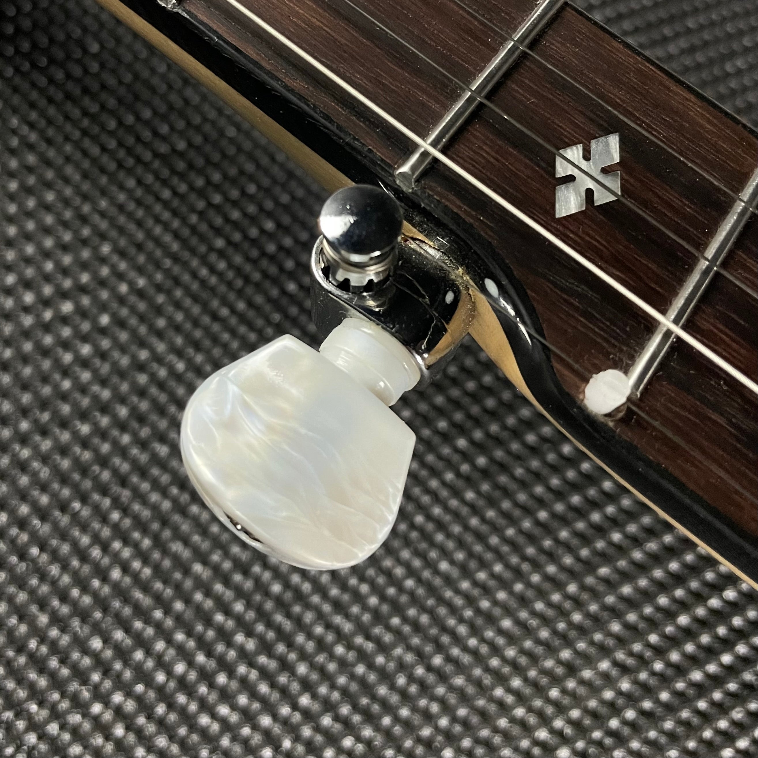 Gold Tone CC-100R: Cripple Creek Resonator Banjo with Gig Bag - Metronome Music Inc.