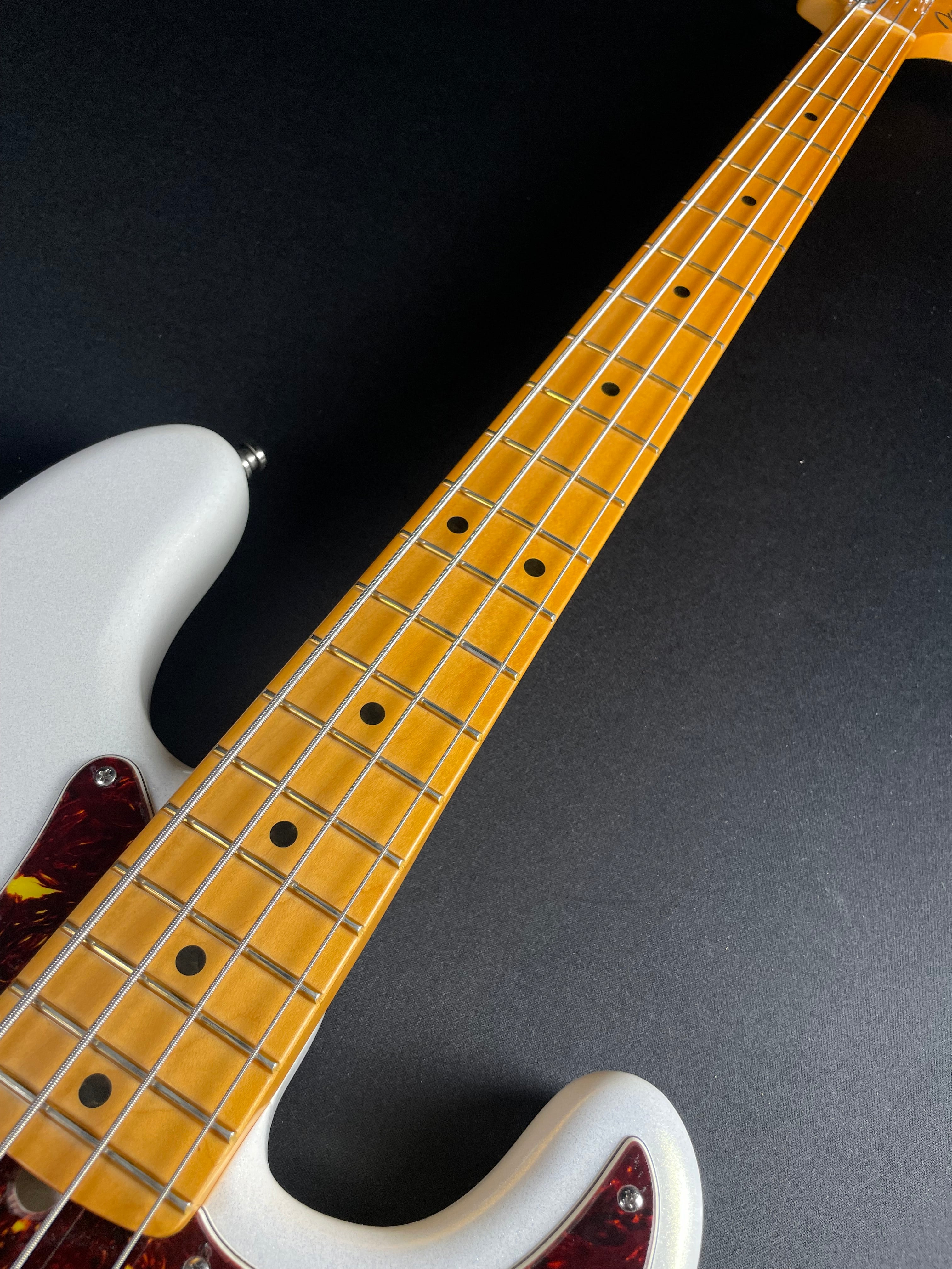 American Ultra Precision Bass, Maple w/OHSC - Arctic Pearl (2022) - Metronome Music Inc.