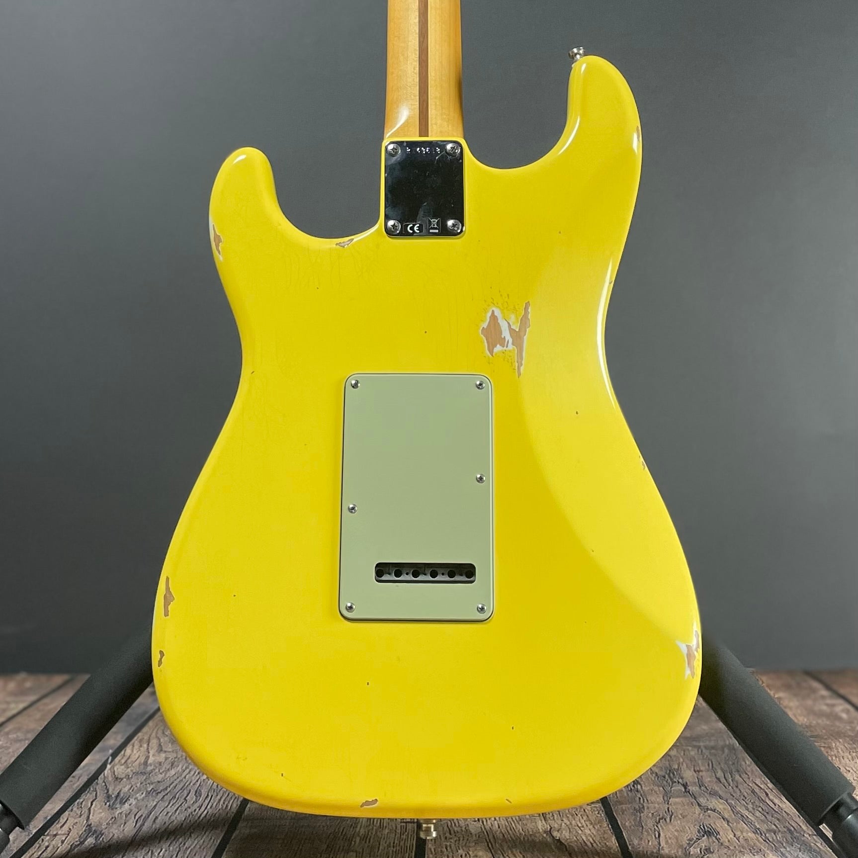 Fender Custom Shop Custom Deluxe Stratocaster HB S-1 - Graffiti Yellow - Metronome Music Inc.