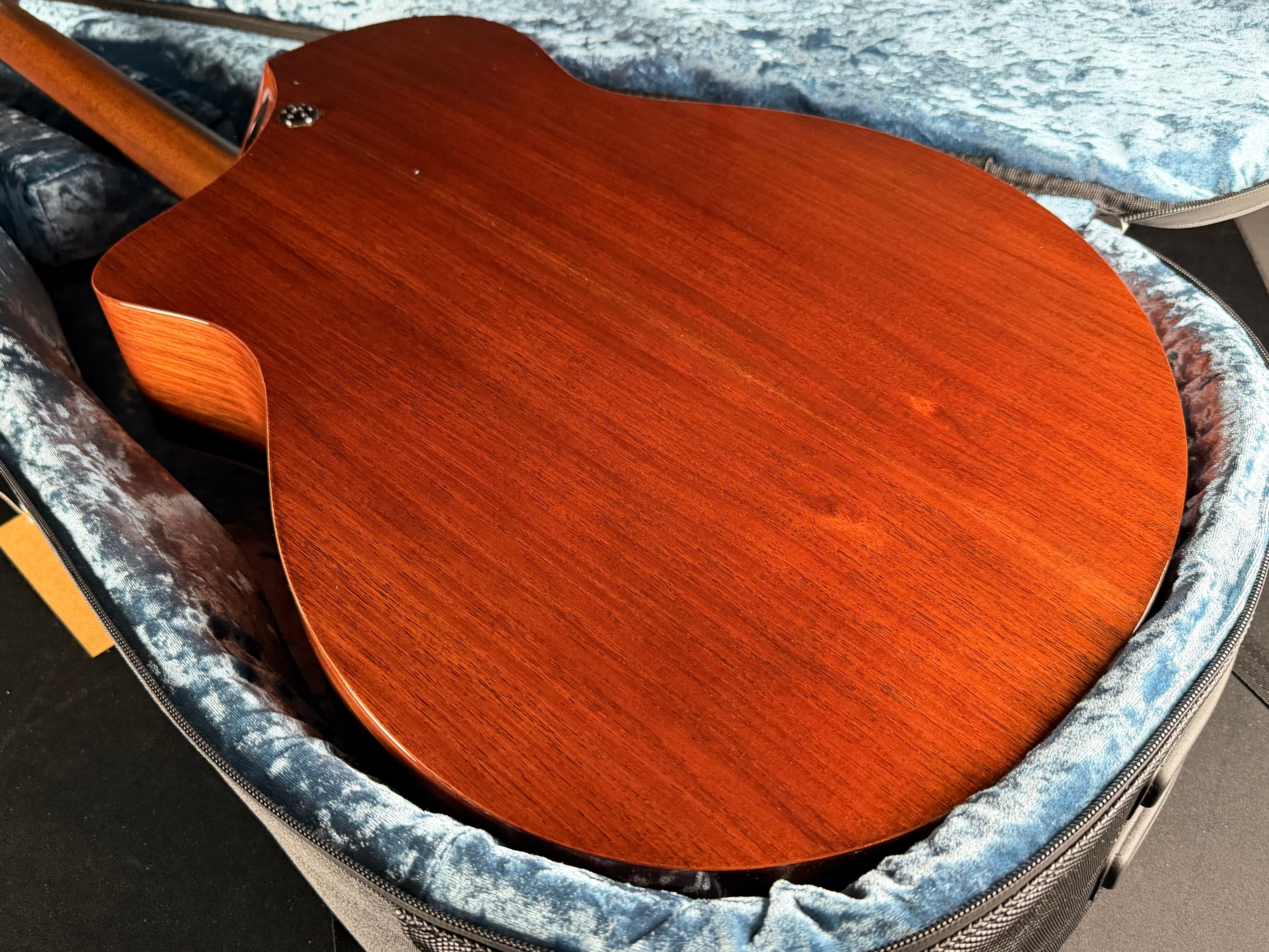 Martin SC-13E Modern w/Soft Case Natural - Metronome Music Inc.