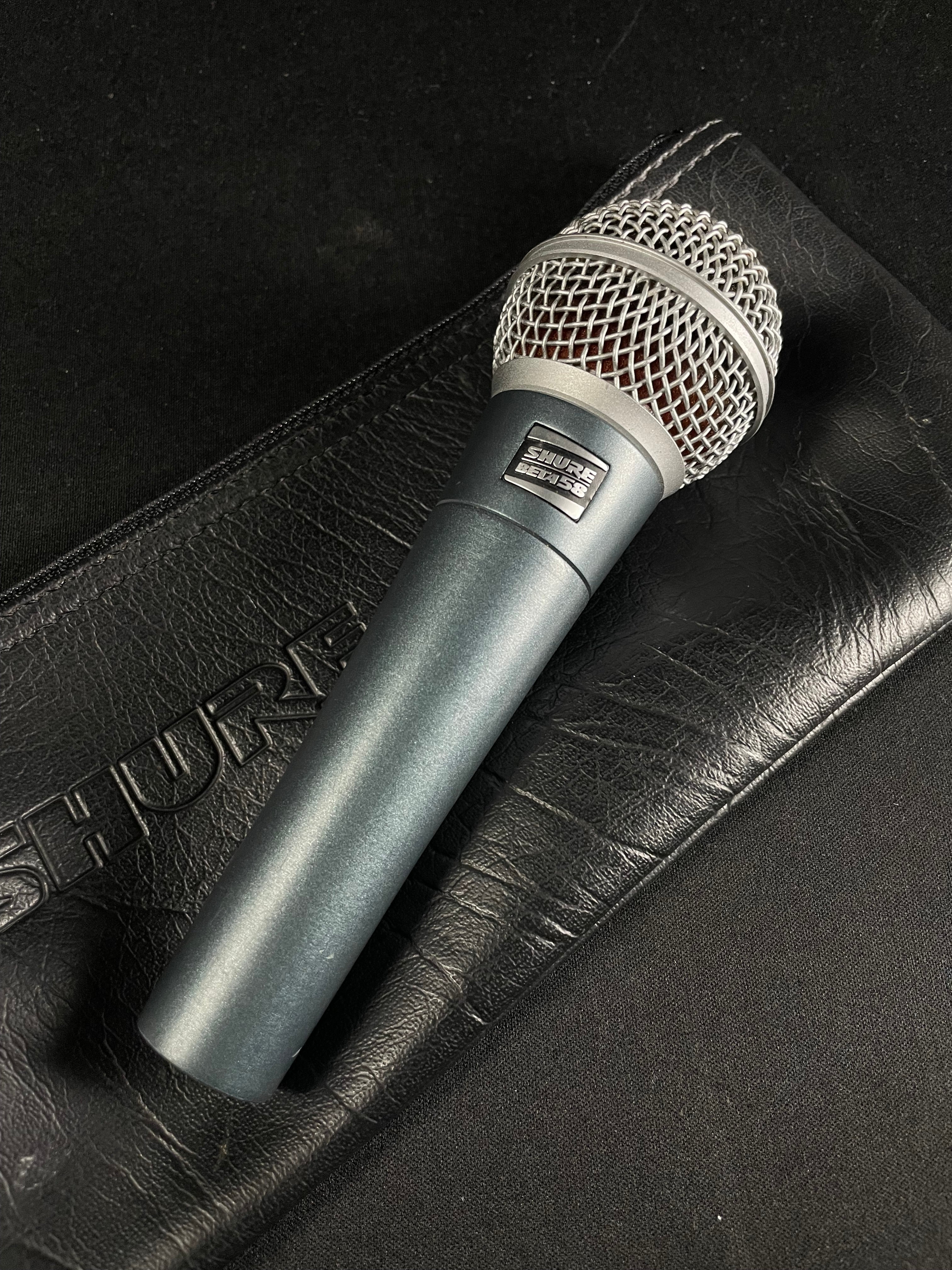 Shure BETA 58A Handheld Supercardioid Dynamic Microphone (Used) - Metronome Music Inc.