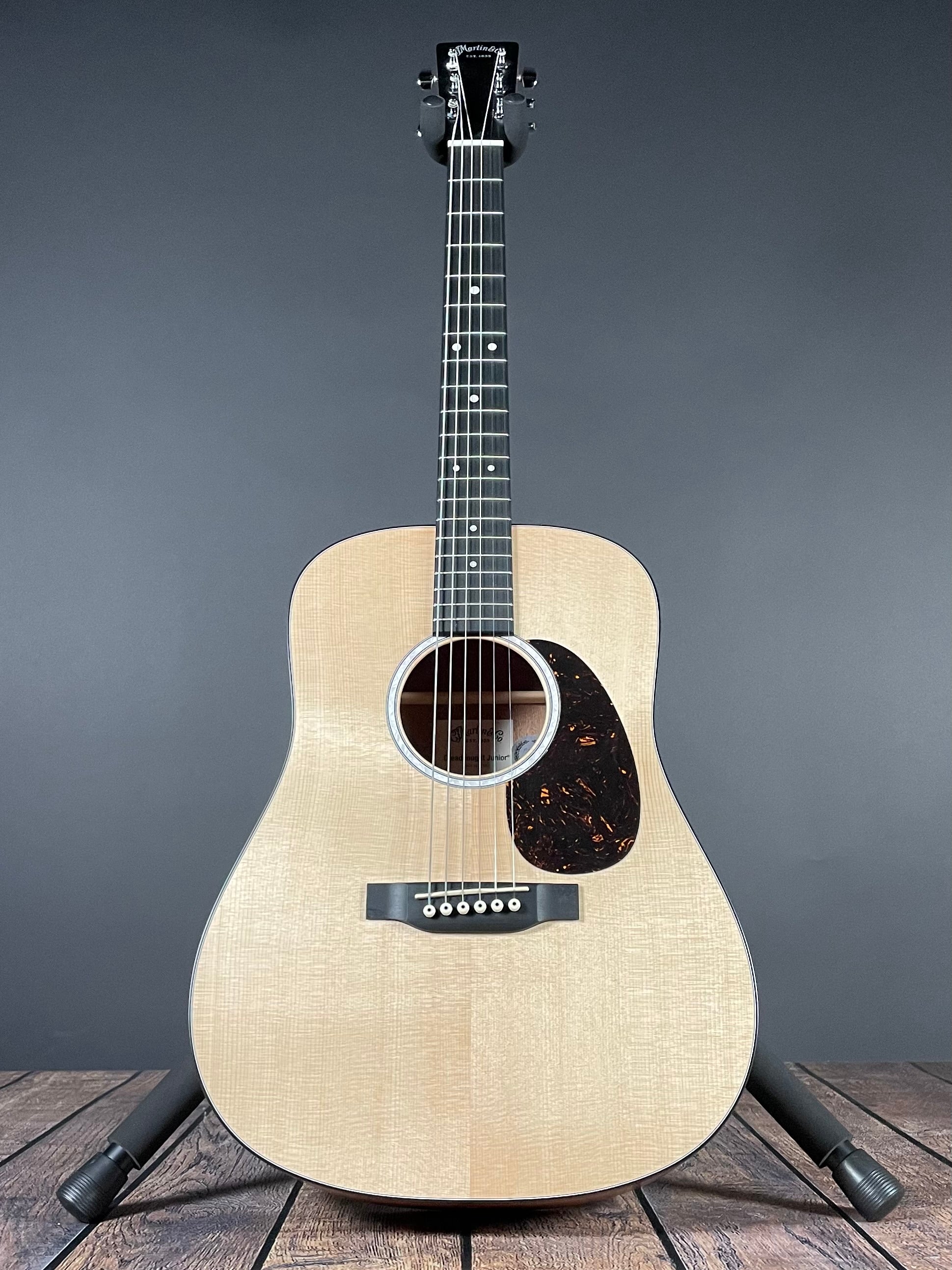 Martin DJr-10 Dreadnought Junior w/Bag - Natural - Metronome Music Inc.