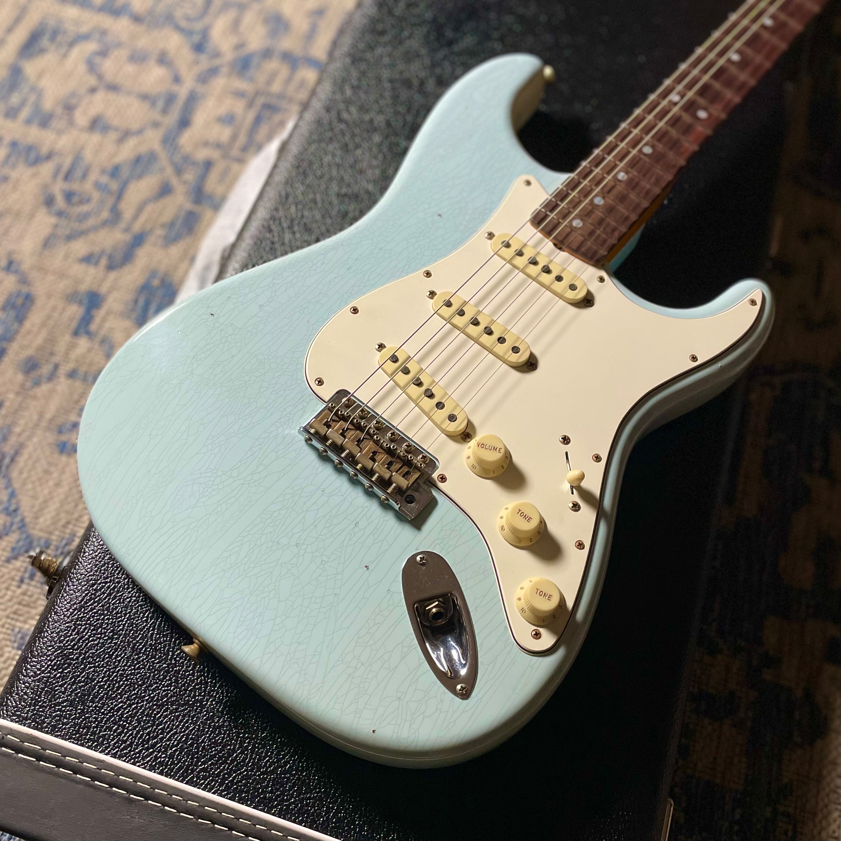 Fender Custom Shop LTD 1964 Stratocaster, Journeyman- Aged Sonic Blue - Metronome Music Inc.