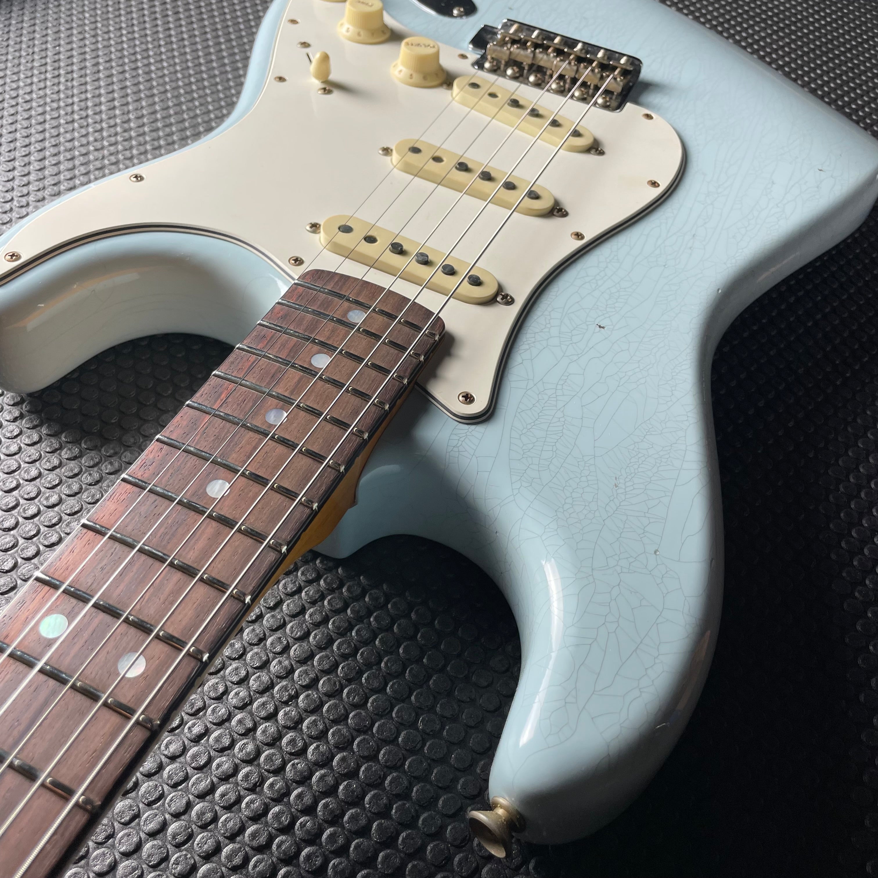 Fender Custom Shop LTD 1964 Stratocaster, Journeyman- Aged Sonic Blue - Metronome Music Inc.