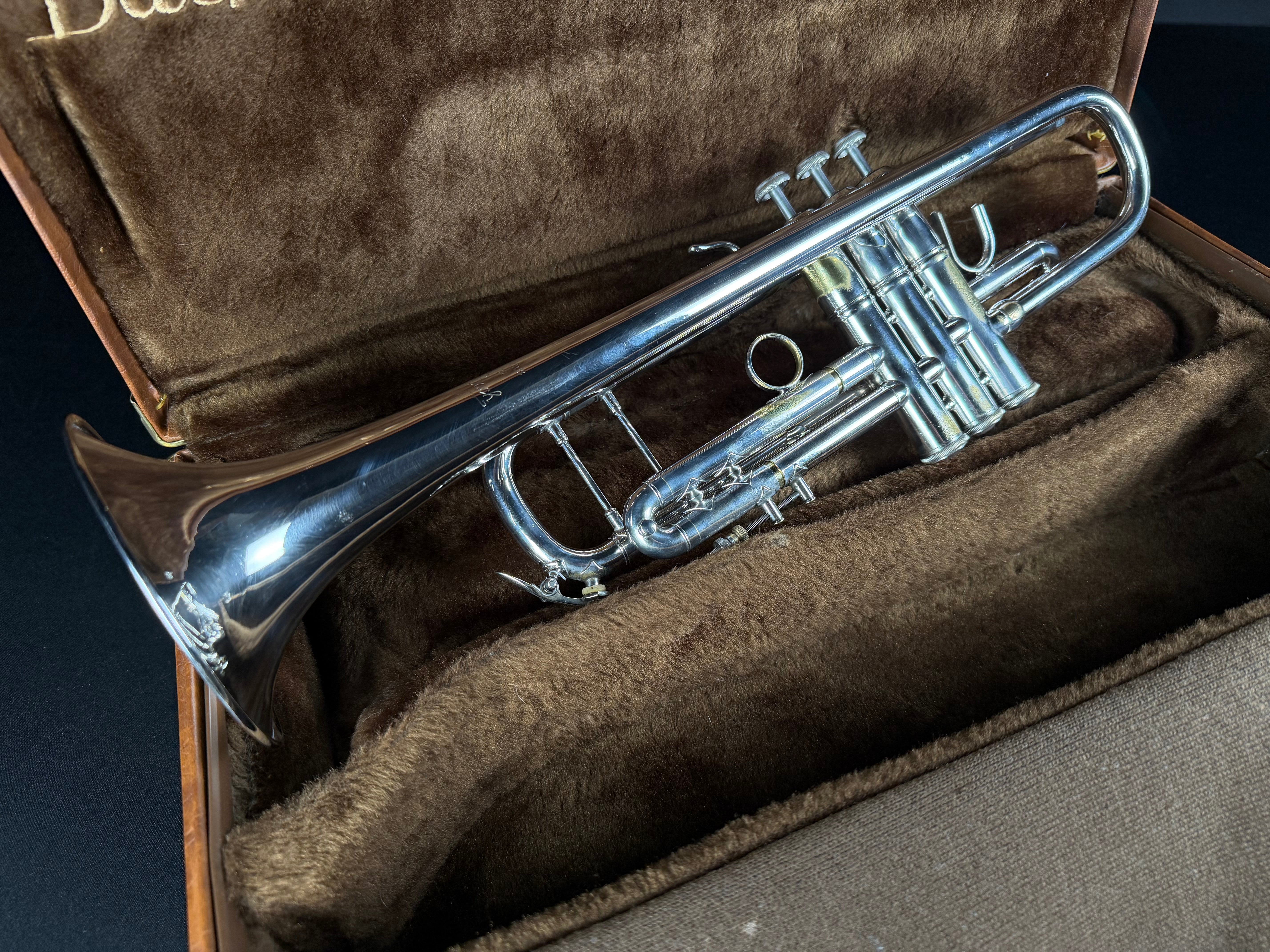 Bach Stradivarius Model 37 Bb Trumpet - Silver-Plated (1980s) - Metronome Music Inc.