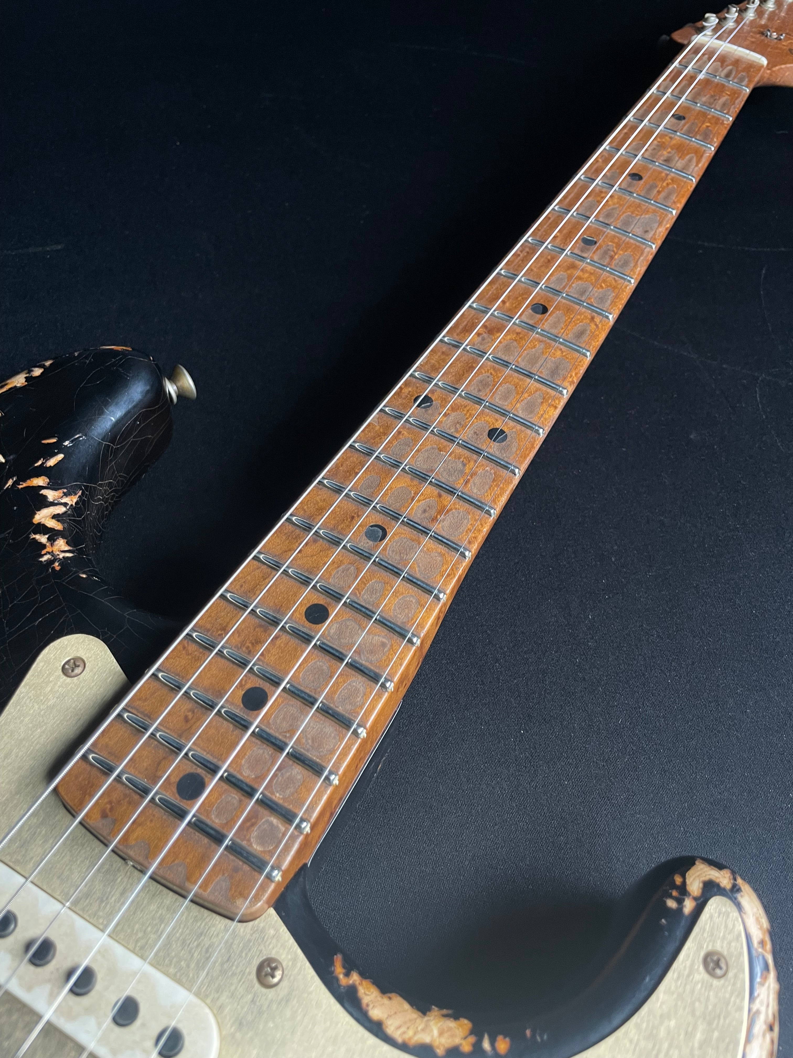 Fender Custom Shop Master Built 50s Stratocaster Heavy Relic Black/Violin Burst - Metronome Music Inc.