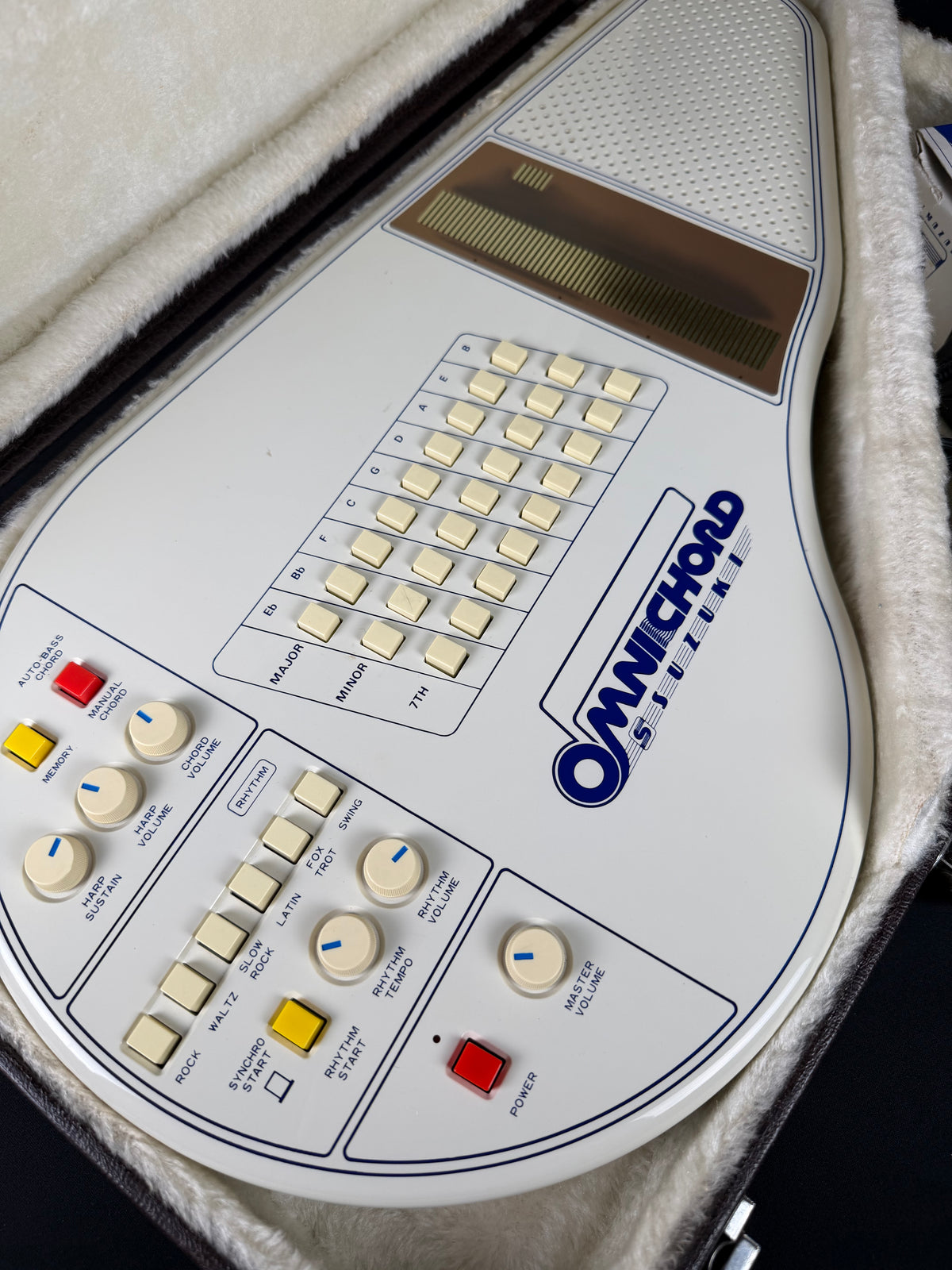 Suzuki OM-27 Omnichord w/Case - Ivory (1981)