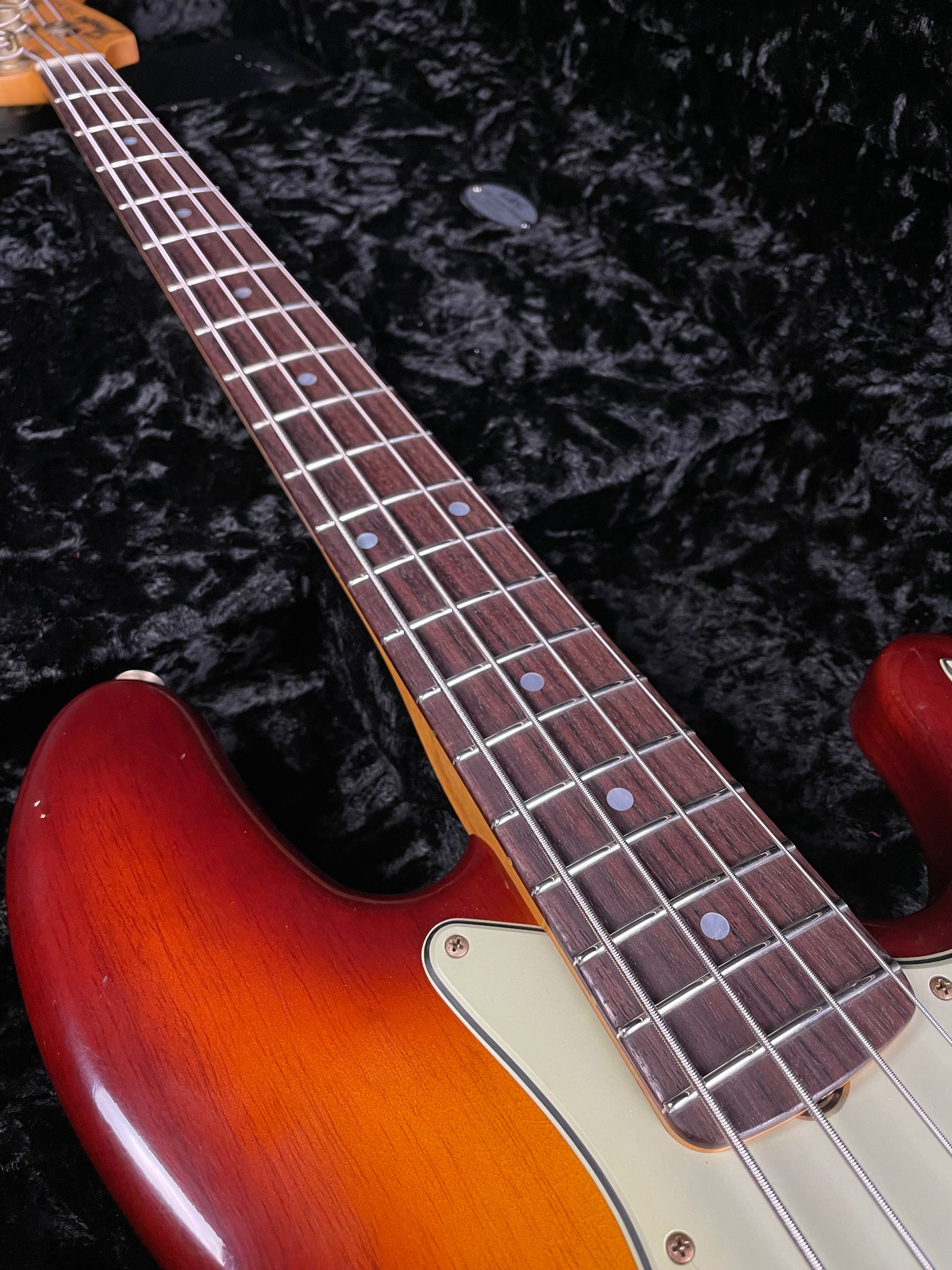 Fender Custom Shop Limited Jazz Bass Special Journeyman - Tobacco Sunburst - Metronome Music Inc.