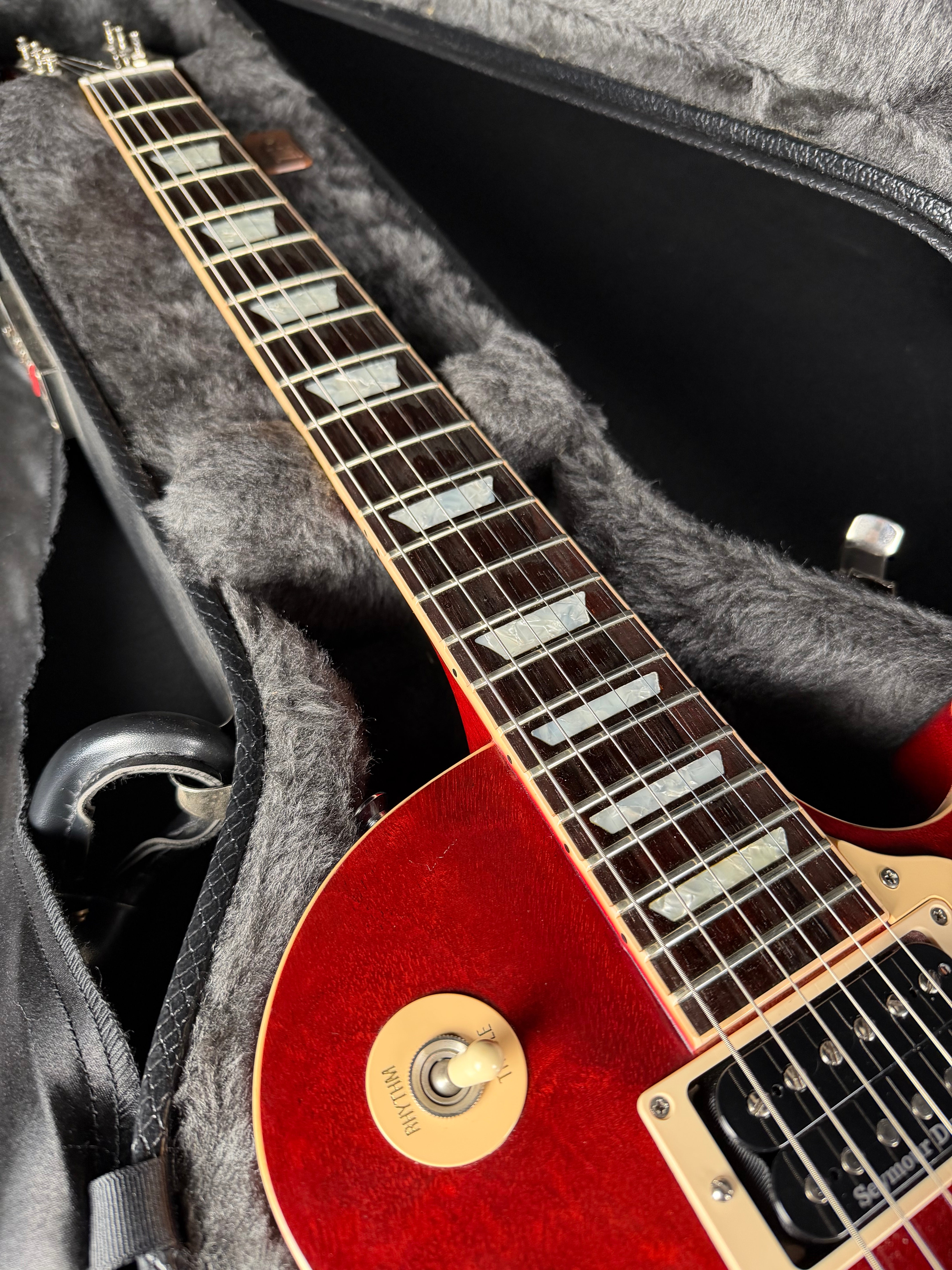 Gibson Les Paul Classic w/OHSC - Wine Red (1998) - Metronome Music Inc.