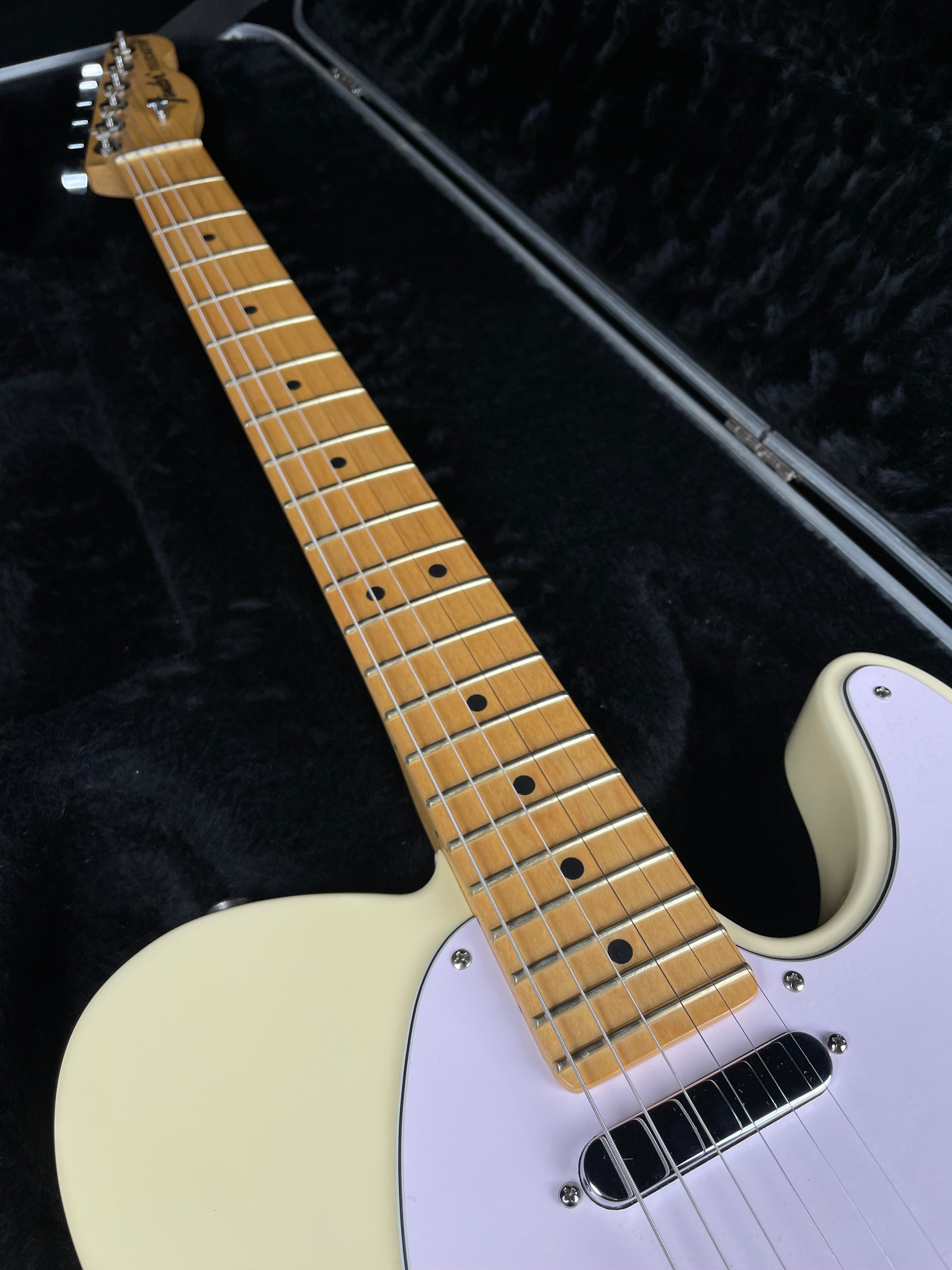 Fender American Special Telecaster - Olympic White (2010) - Metronome Music Inc.