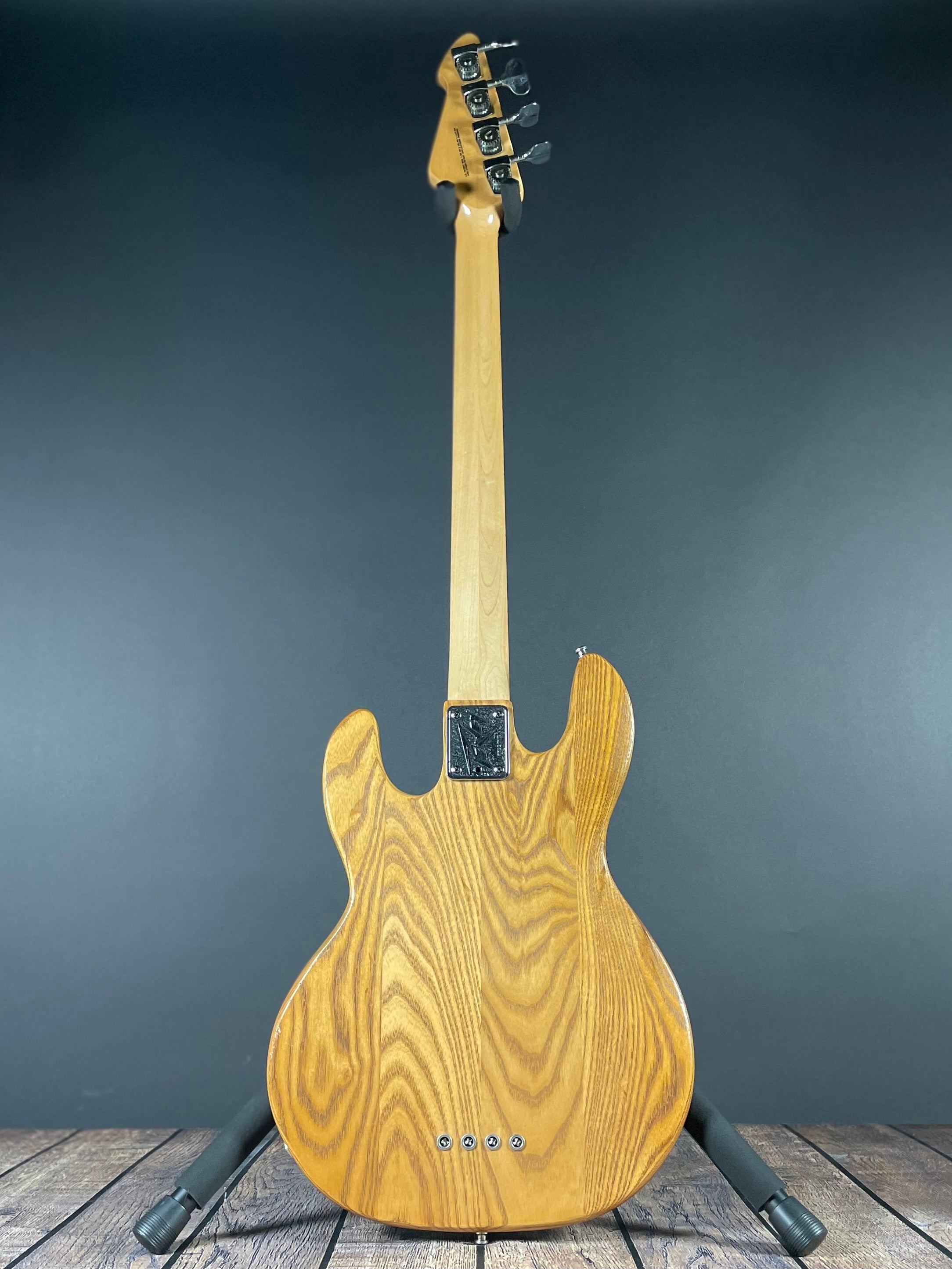 Peavy T-40 Bass Guitar w/OHSC (1982) - Metronome Music Inc.