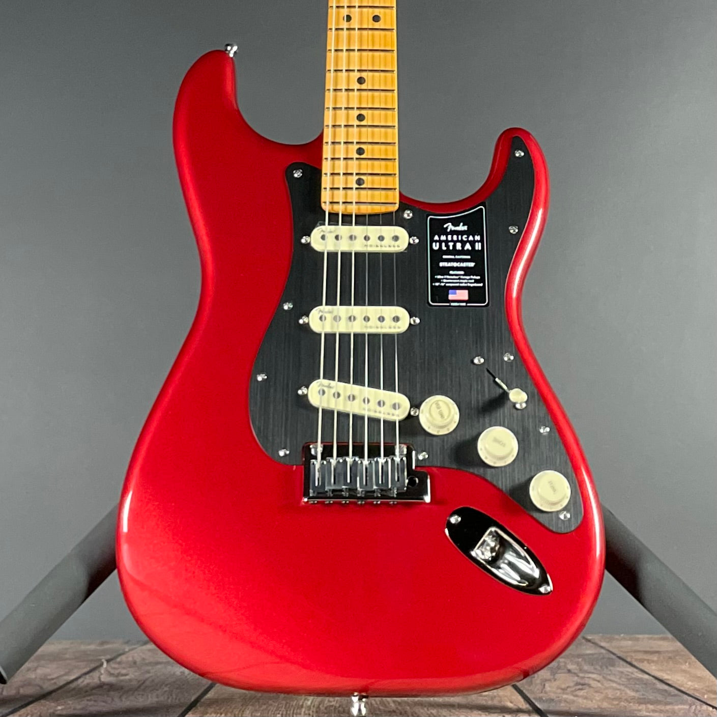 Fender American Ultra II Stratocaster, Maple- Sinister Red (7lbs 15oz) - Metronome Music Inc.
