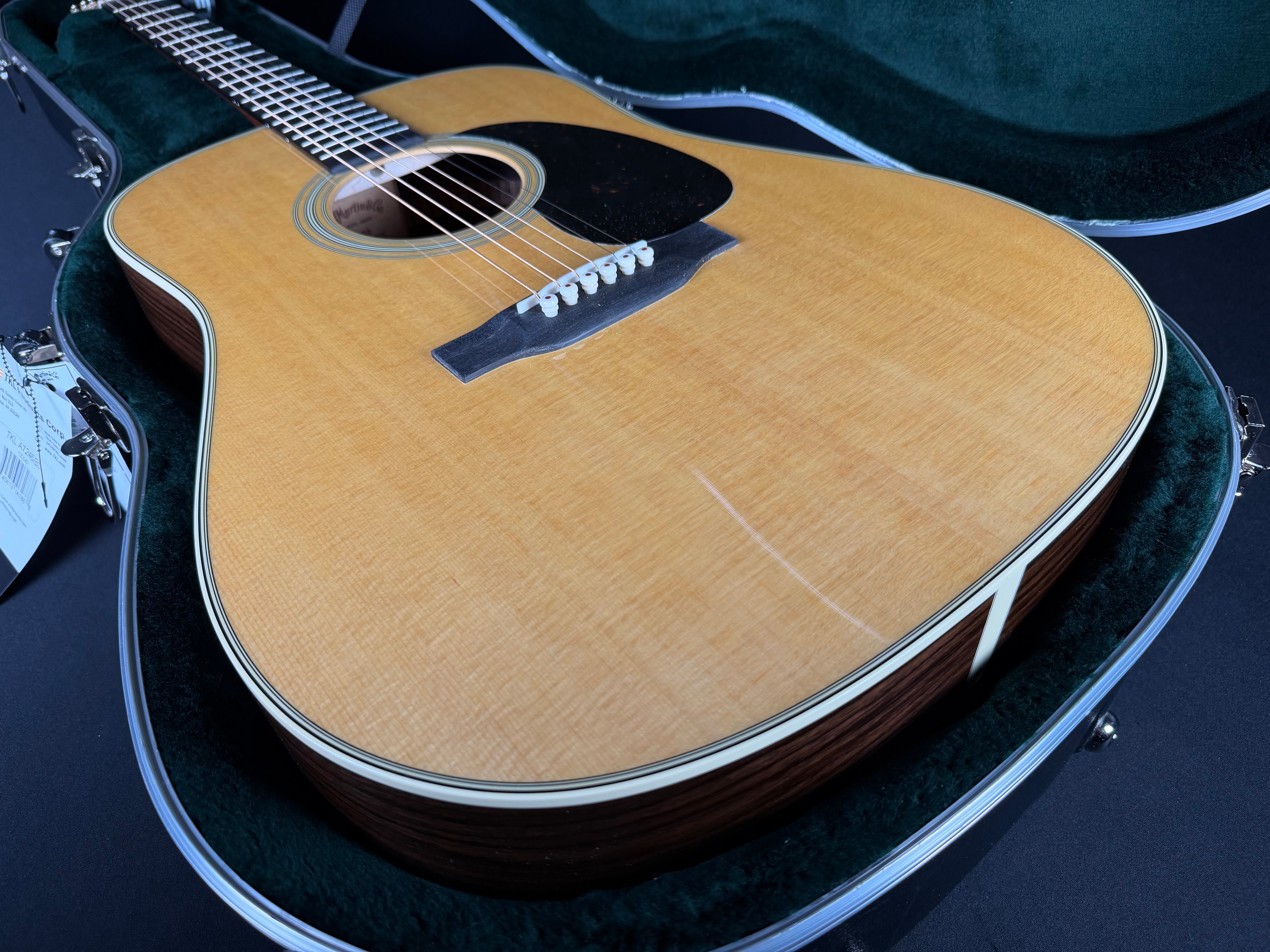 Martin D-28 Standard w/ Hard Case Gloss Natural (2026)