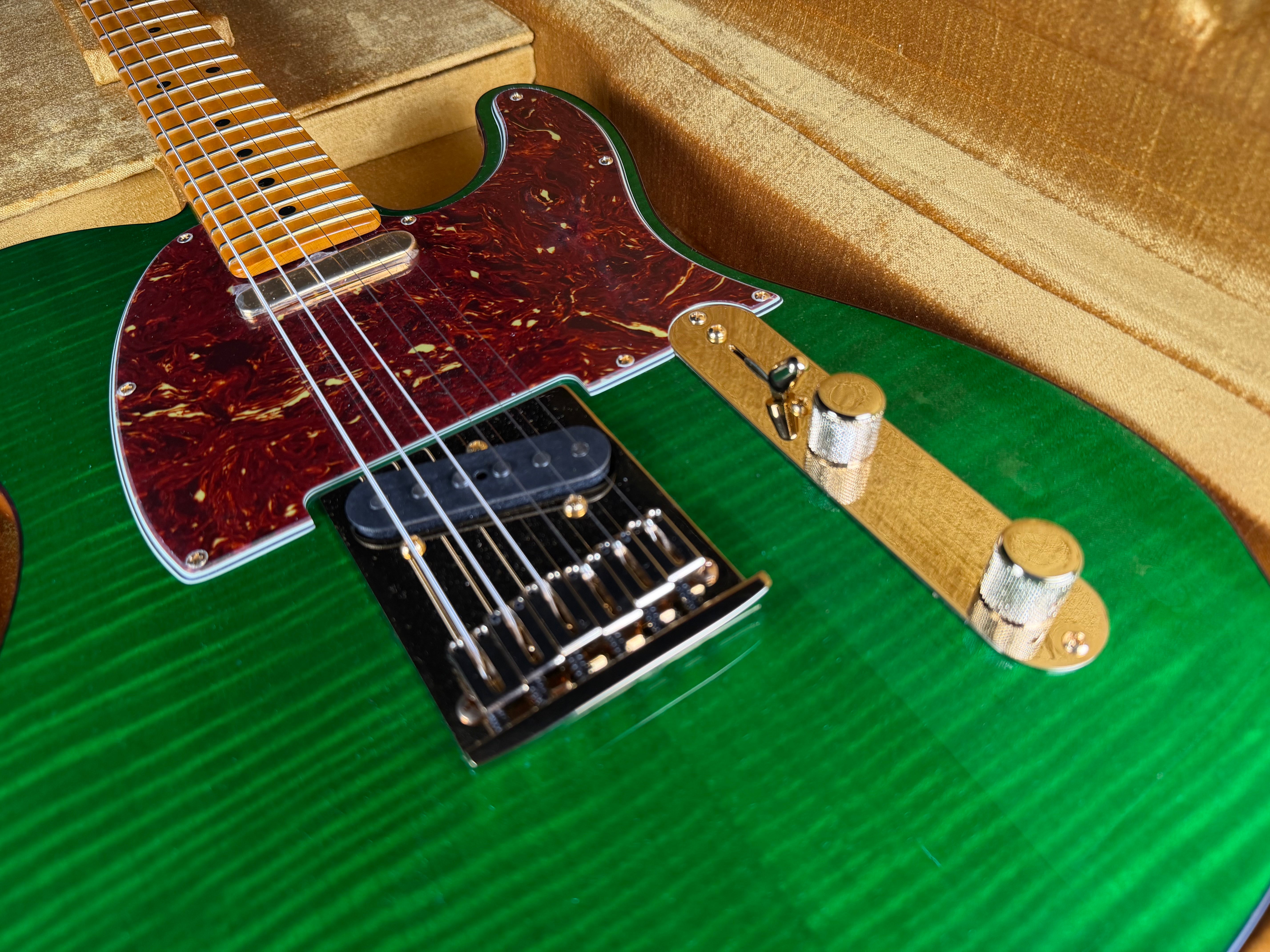 Fender Custom Shop Custom Deluxe Flame Telecaster - Emerald Green Transparent - Metronome Music Inc.