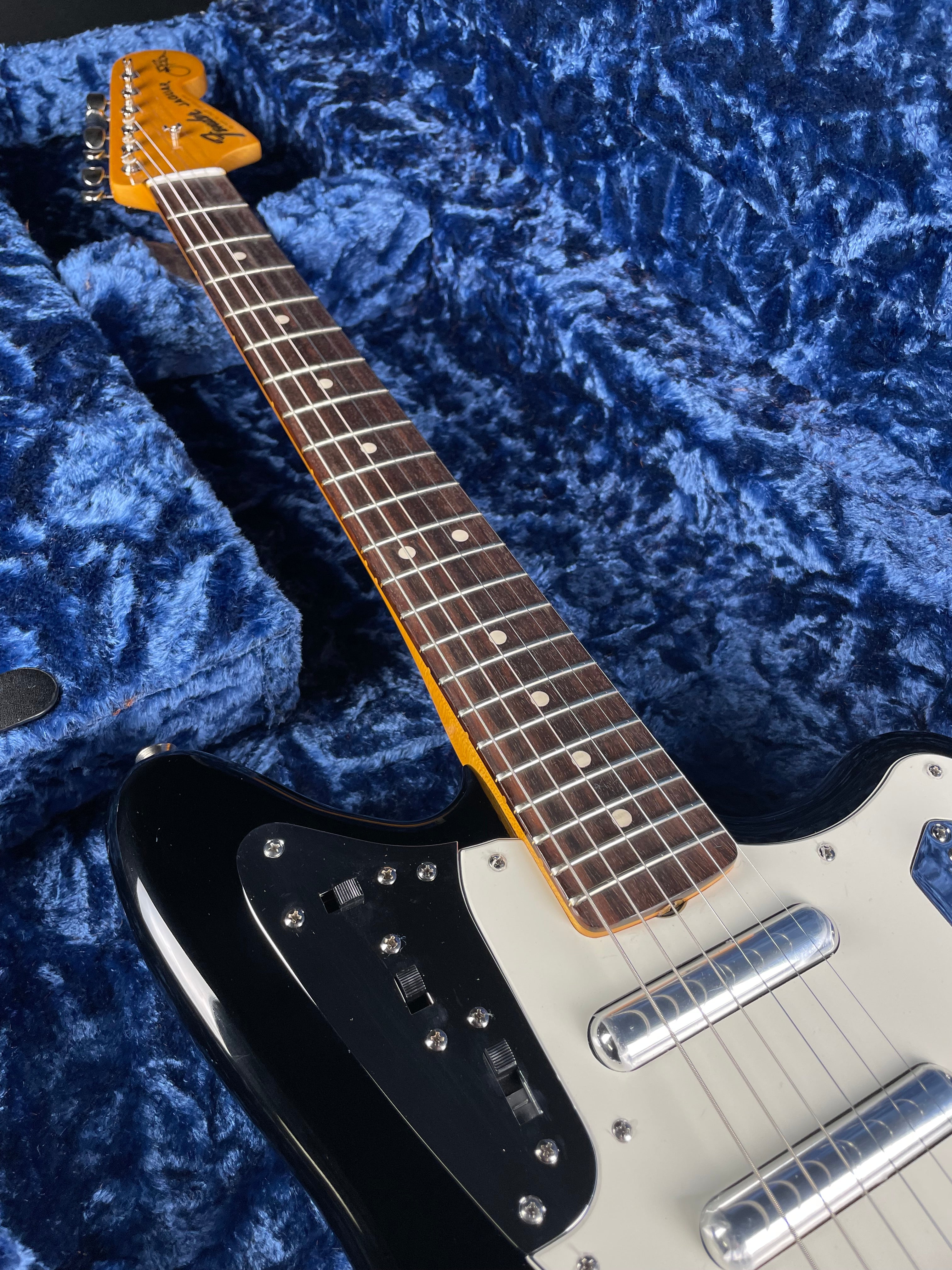 Fender Limited Edition Johnny Marr Signature Special Jaguar, Rosewood - Black - Metronome Music Inc.