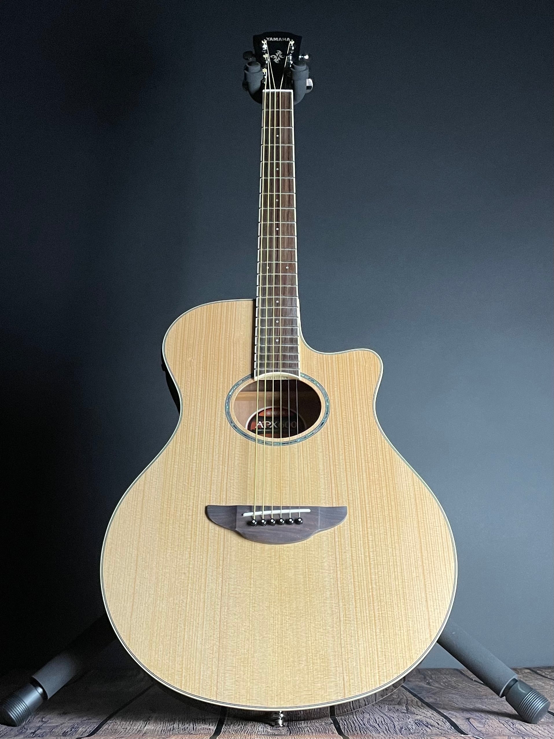 Yamaha APX600 Thinline Acoustic- Natural