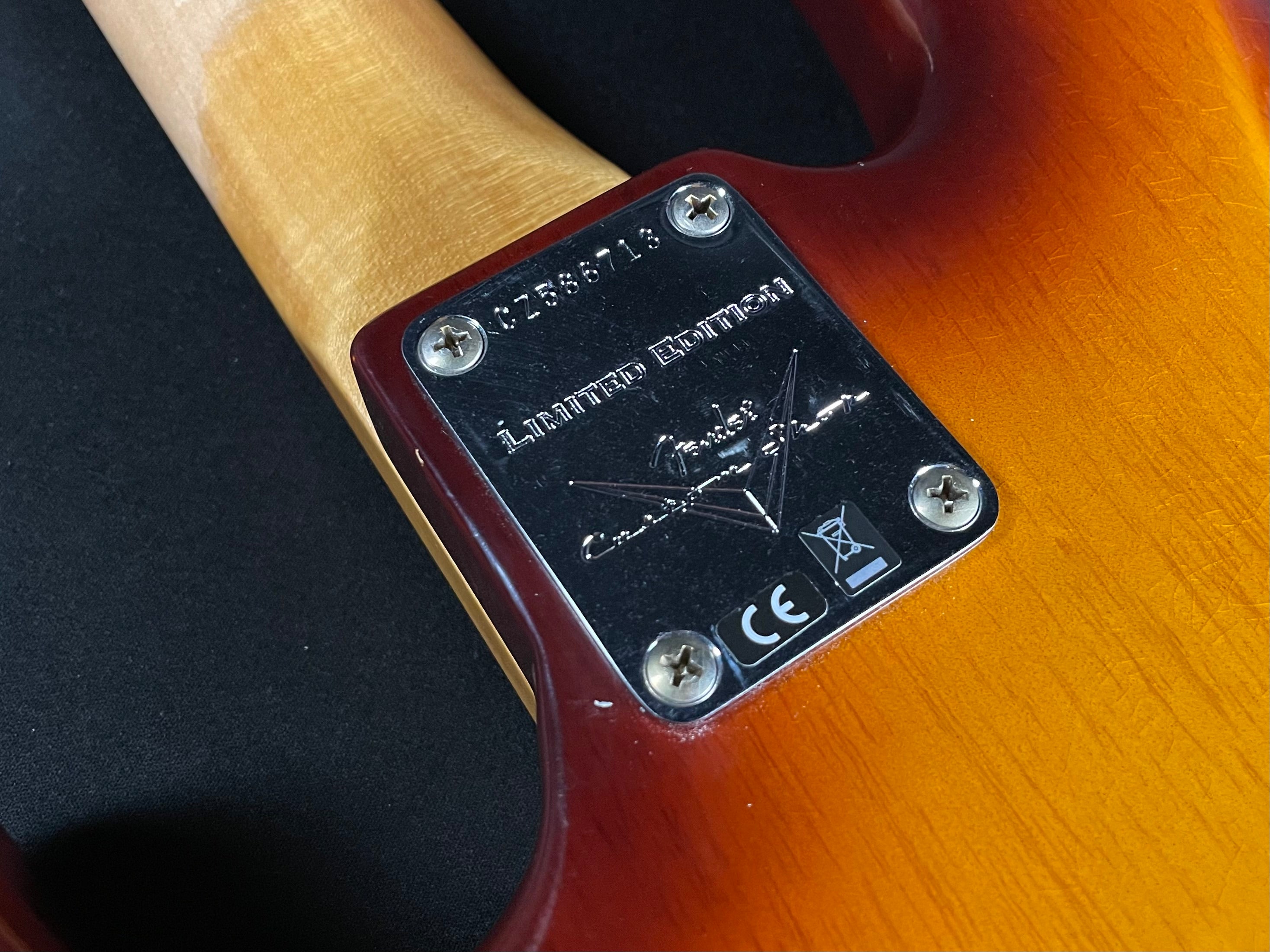 Fender Custom Shop Limited Jazz Bass Special Journeyman - Tobacco Sunburst - Metronome Music Inc.