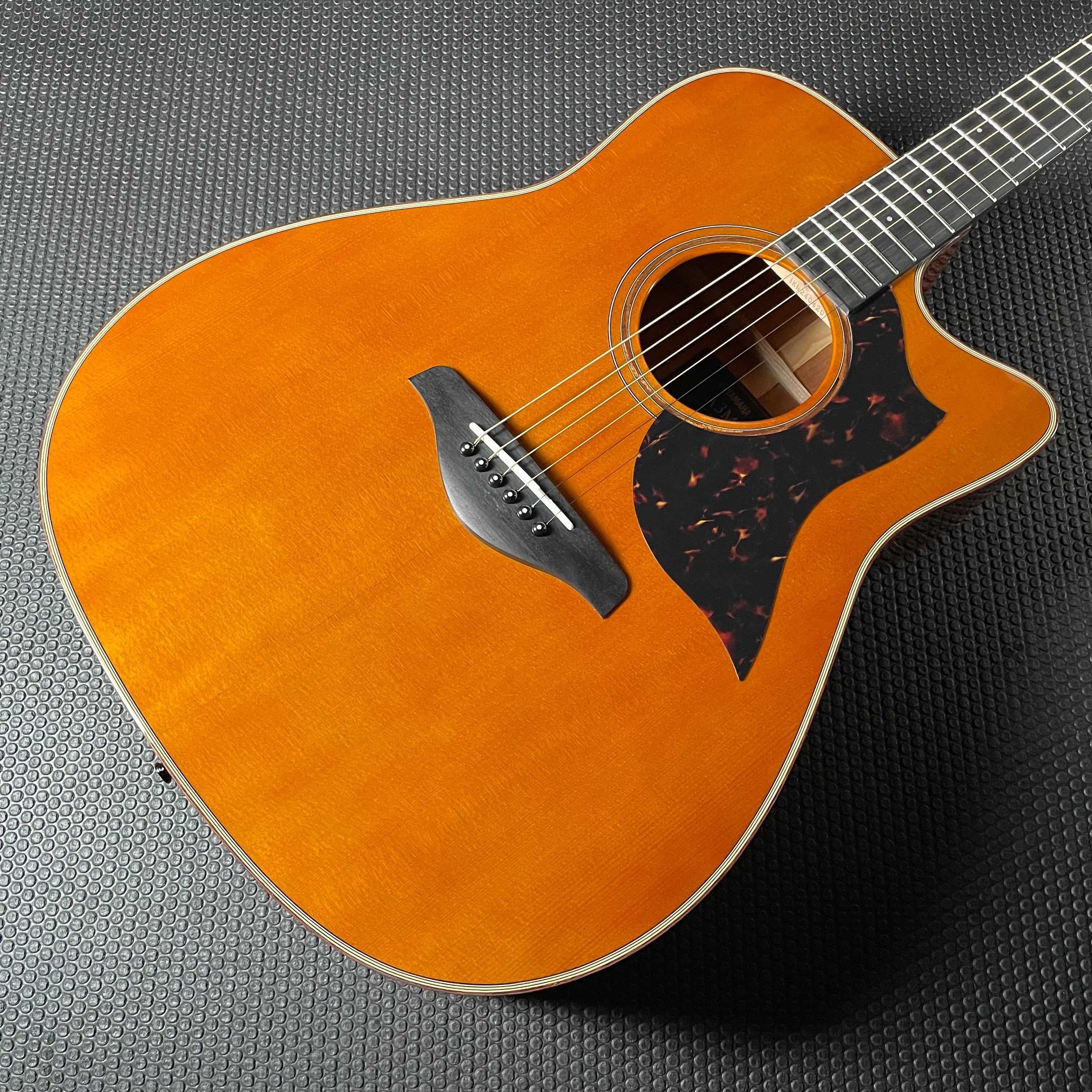Yamaha A3M Mahogany Western Cutaway, All-Solid - Vintage - Metronome Music Inc.