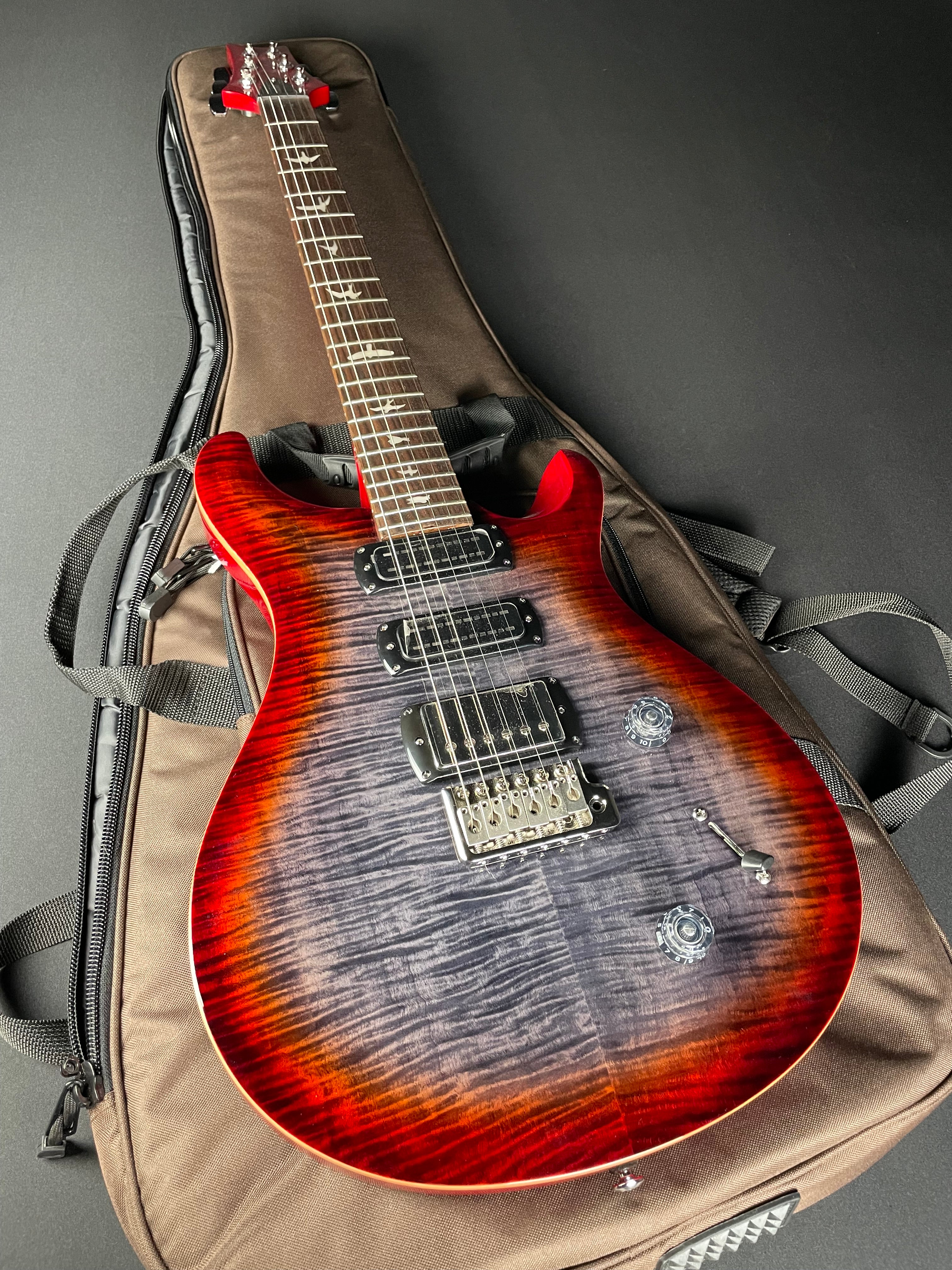 PRS SE Studio w/Gig Bag - Charcoal Cherry Burst - Metronome Music Inc.
