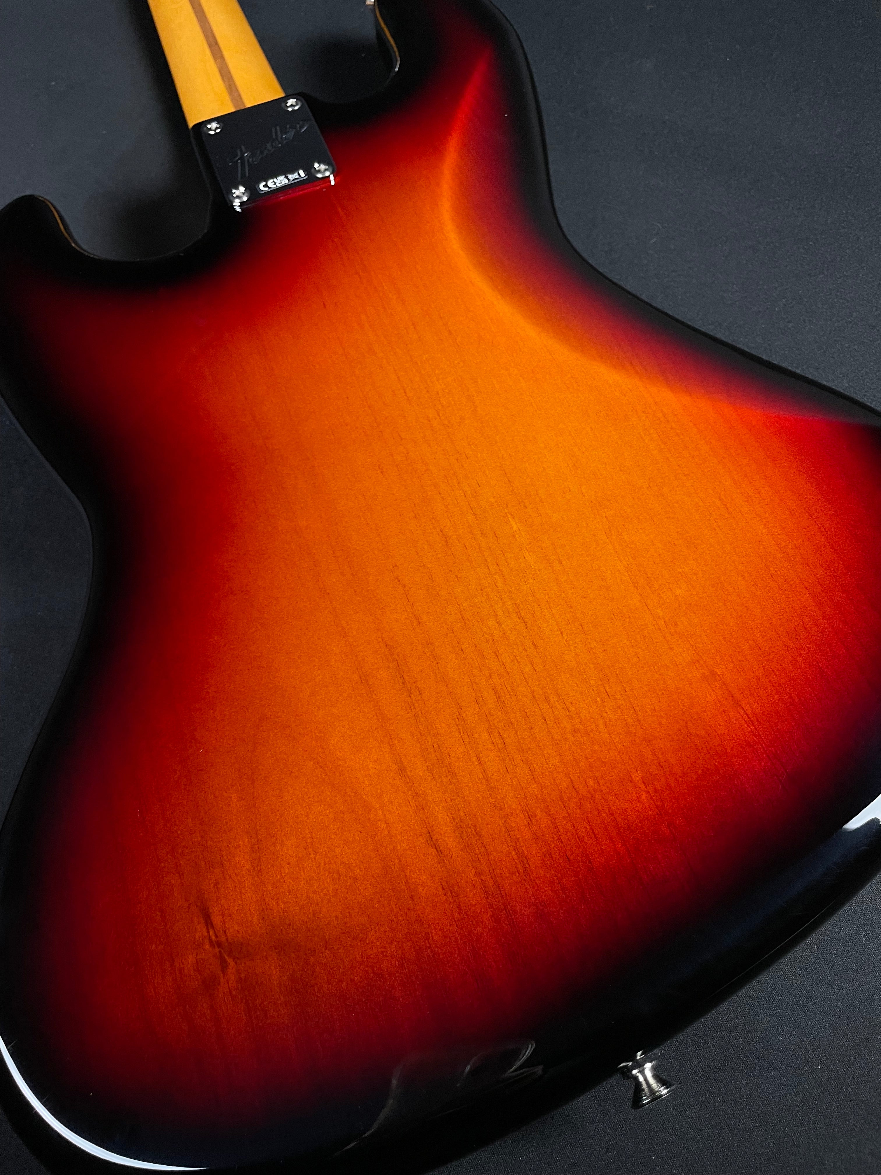 Fender American Professional Classic Jazz Bass - 3-Color Sunburst