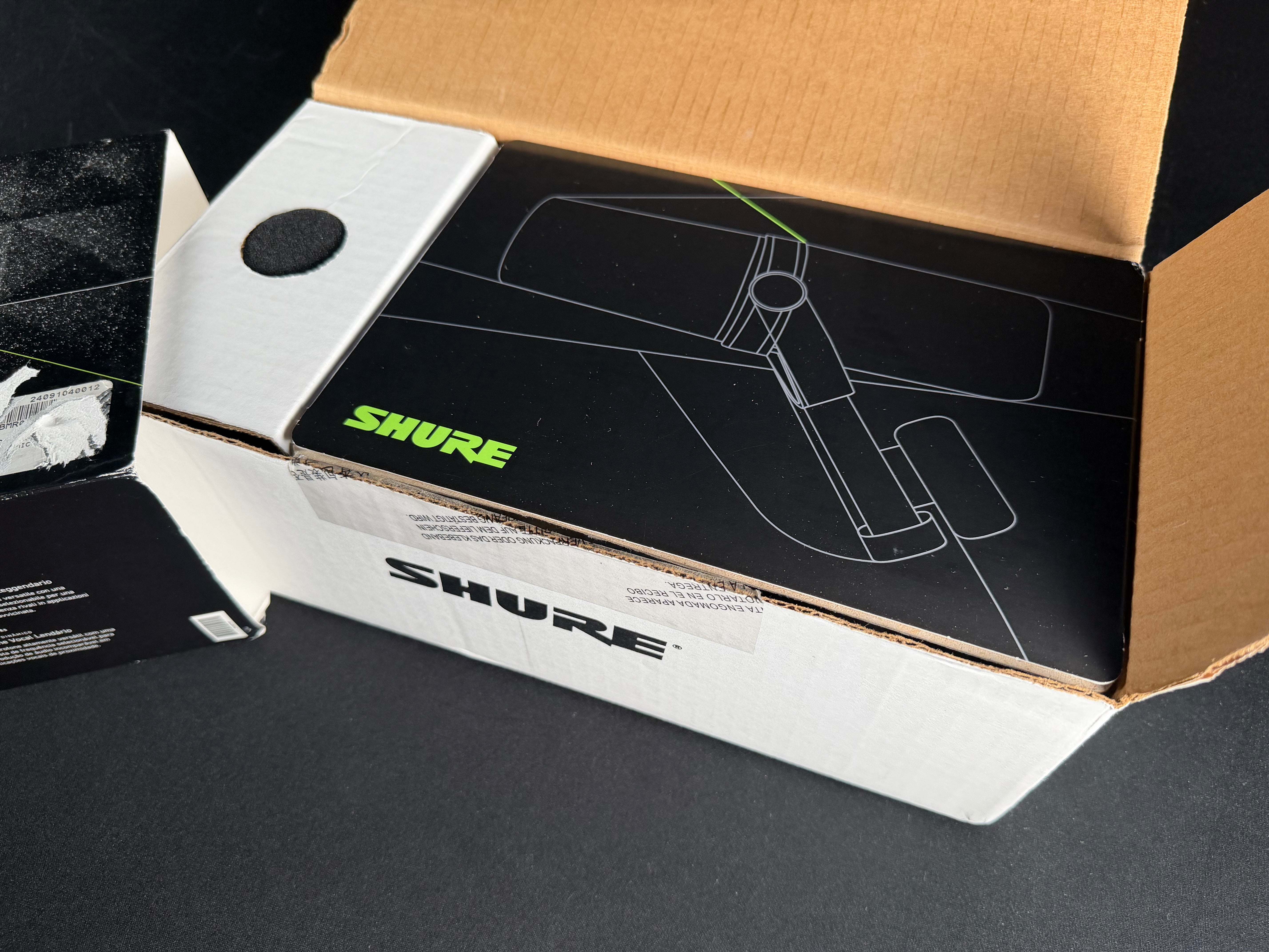 Shure SM7B Cardioid Dynamic Vocal Microphone (Used) - Metronome Music Inc.