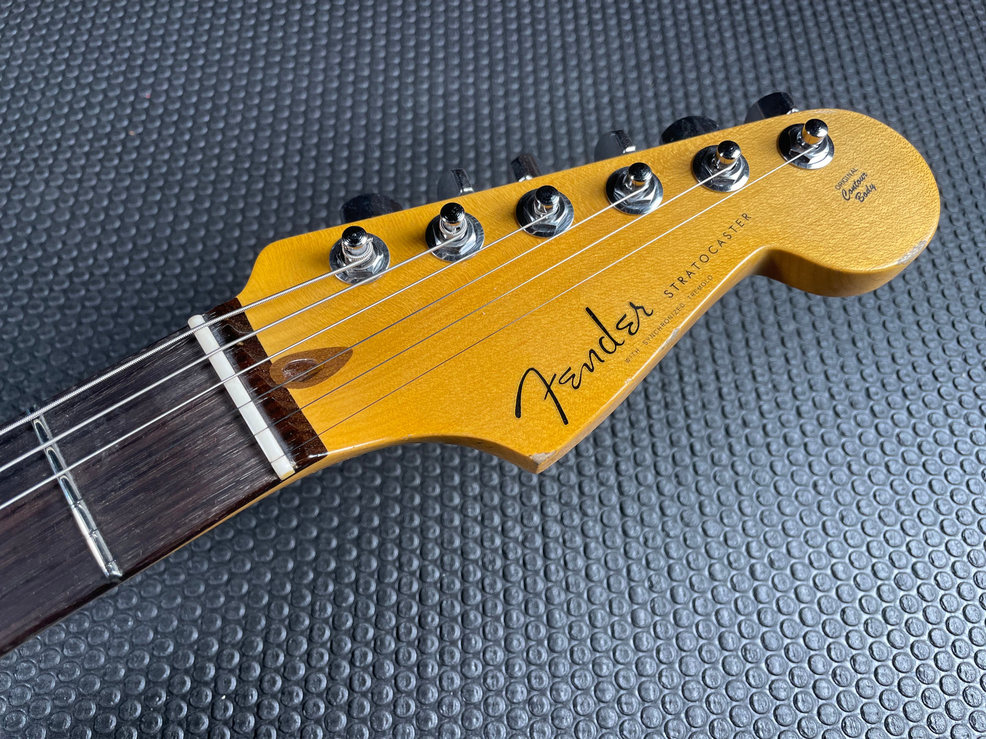 Fender Custom Shop Custom Deluxe Stratocaster HB S-1 - Graffiti Yellow - Metronome Music Inc.