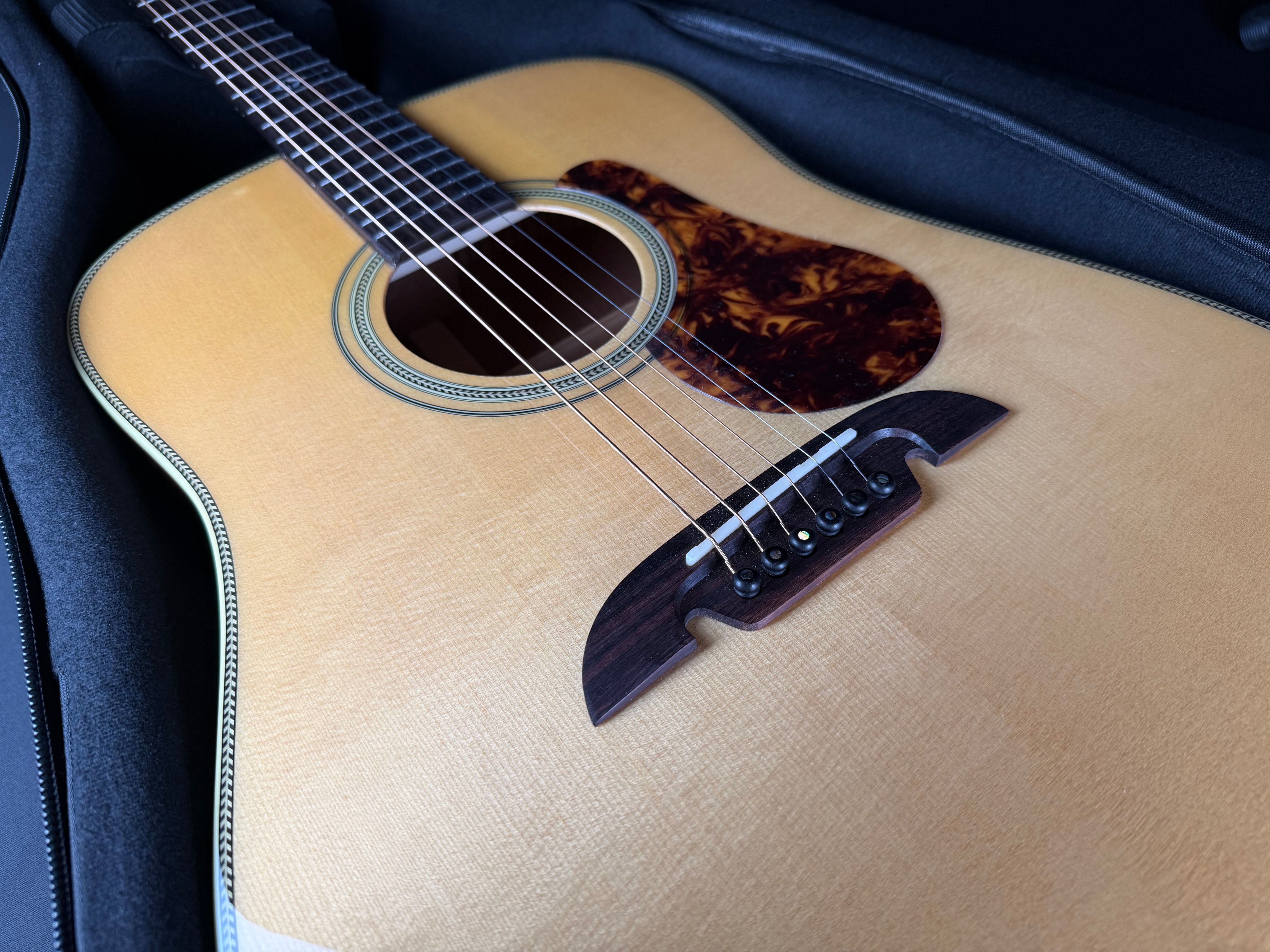 Alvarez MD60 Herringbone Masterworks w/Soft Case - Metronome Music Inc.
