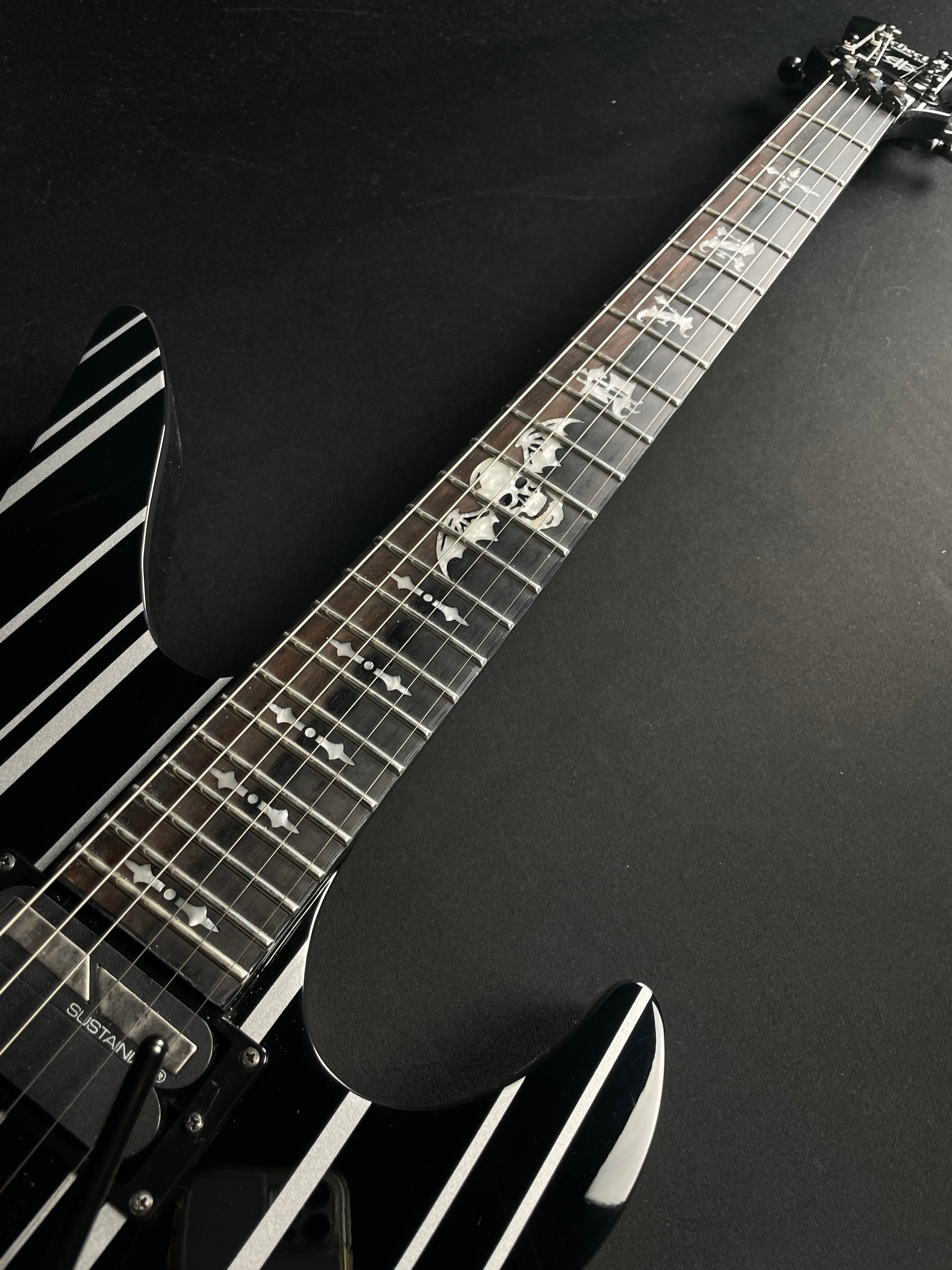 Schecter Synyster Gates Signature Synyster Custom-S Sustainiac - Schecter Humbucker - Metronome Music Inc.