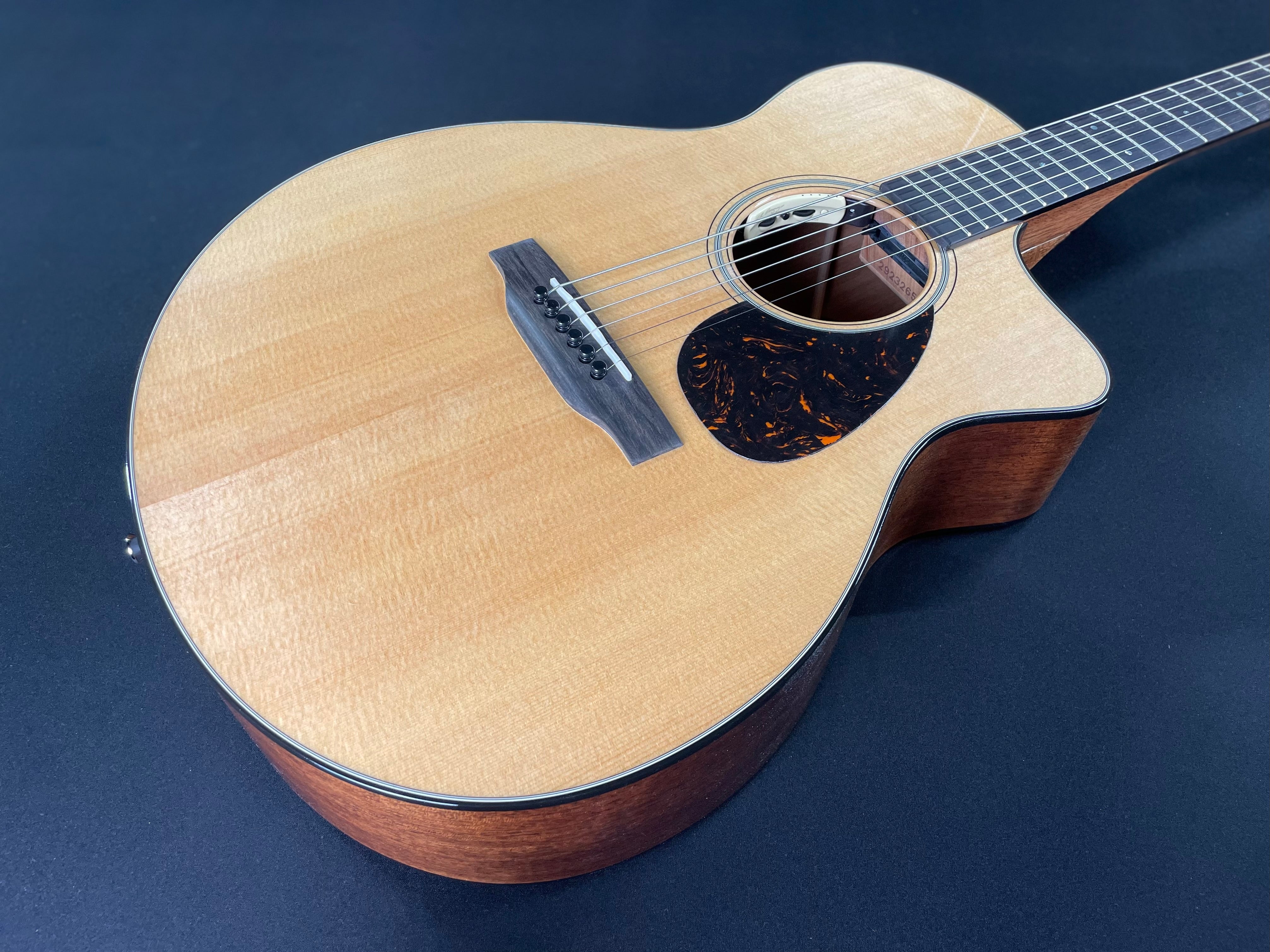 Martin SC-18E Standard w/Hardshell Case - Natural