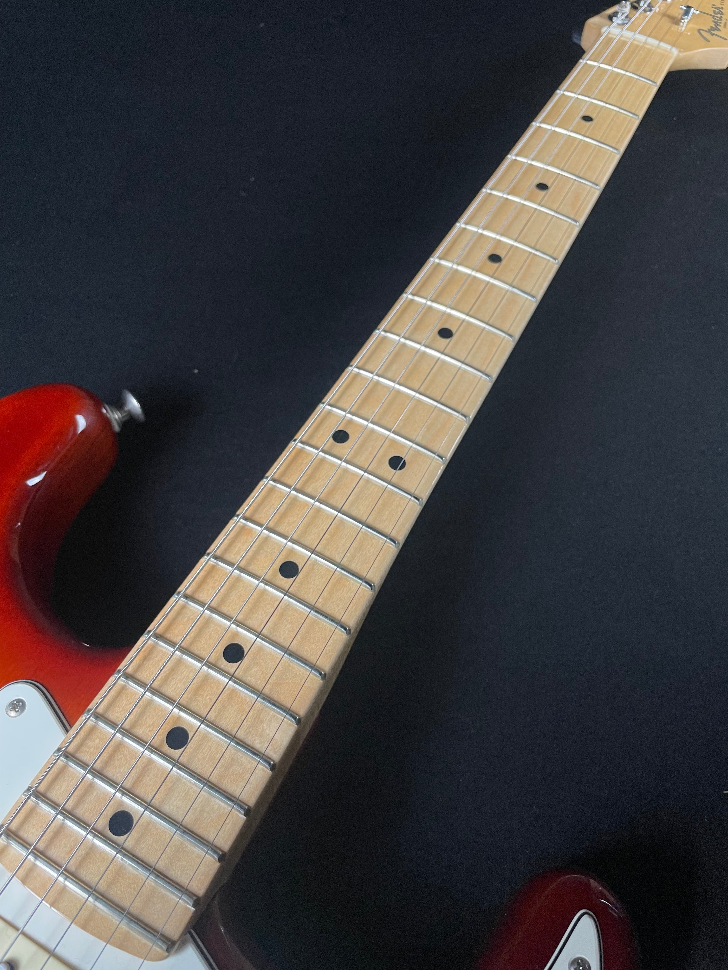 Fender American Pro Stratocaster, Ash w/OHSC - Sienna Sunburst (2016)