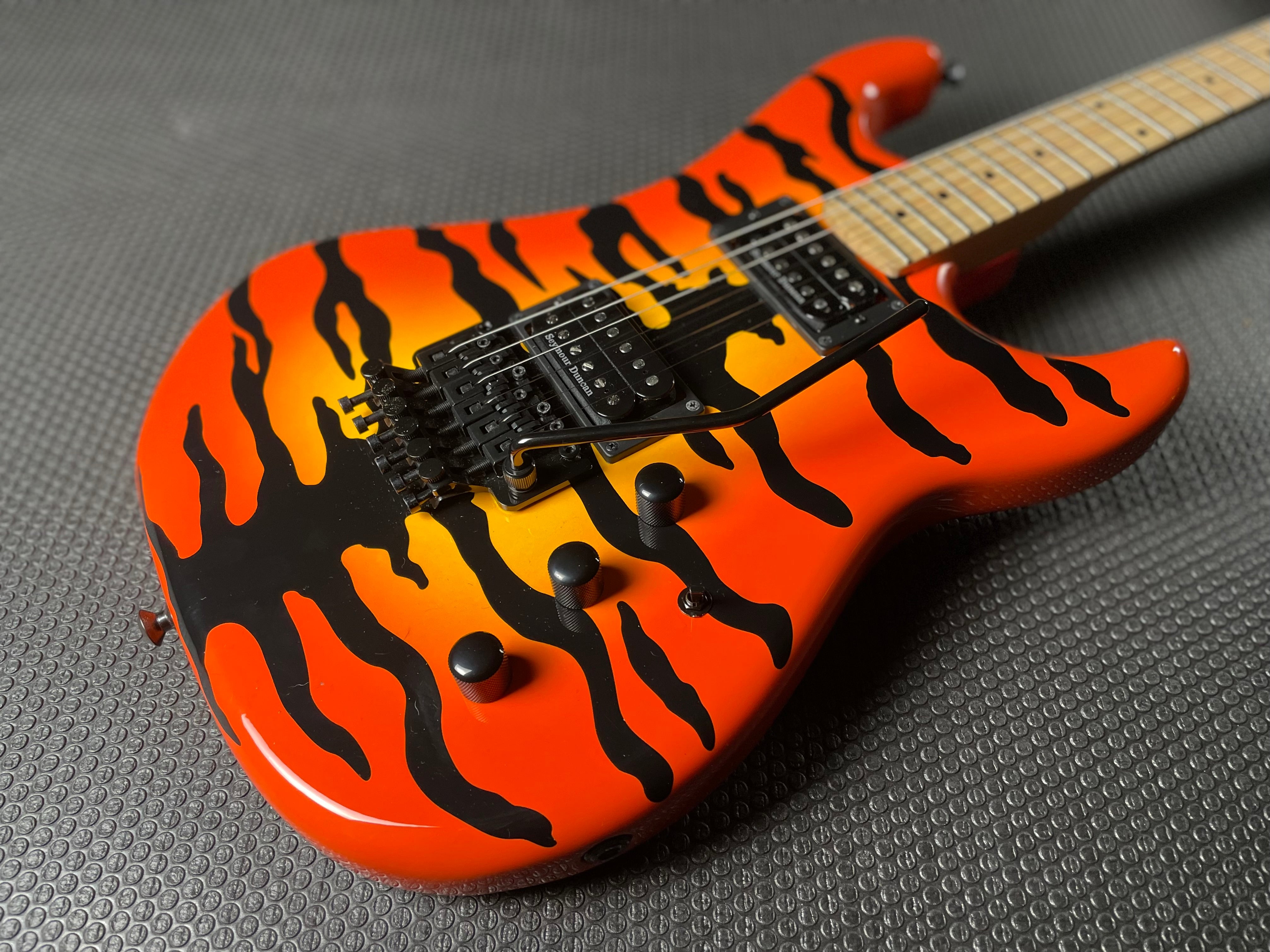 Kramer Pacer Vintage w/HSC - Tiger - Metronome Music Inc.