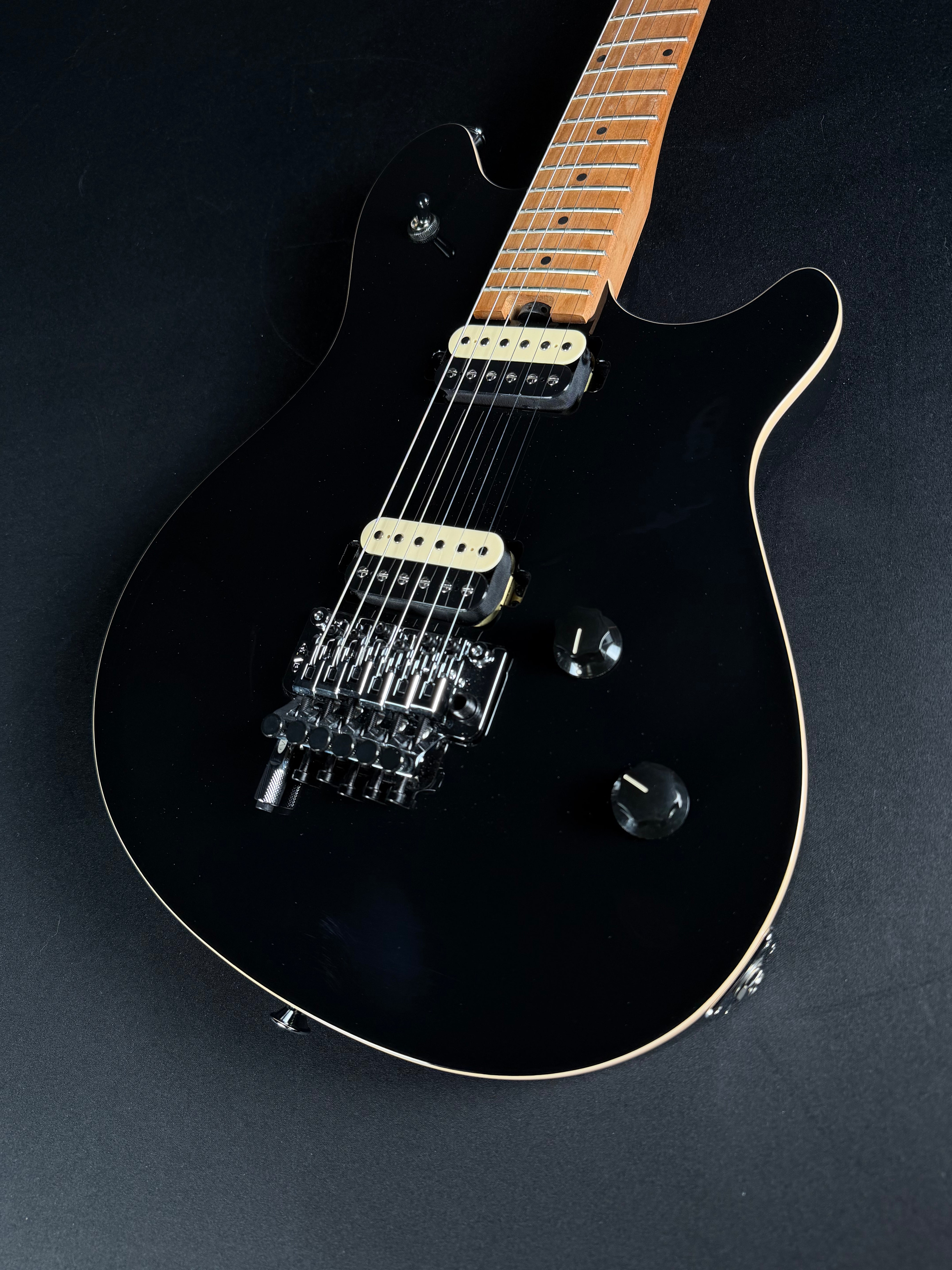 EVH Wolfgang Special, Baked Maple - Black - Metronome Music Inc.
