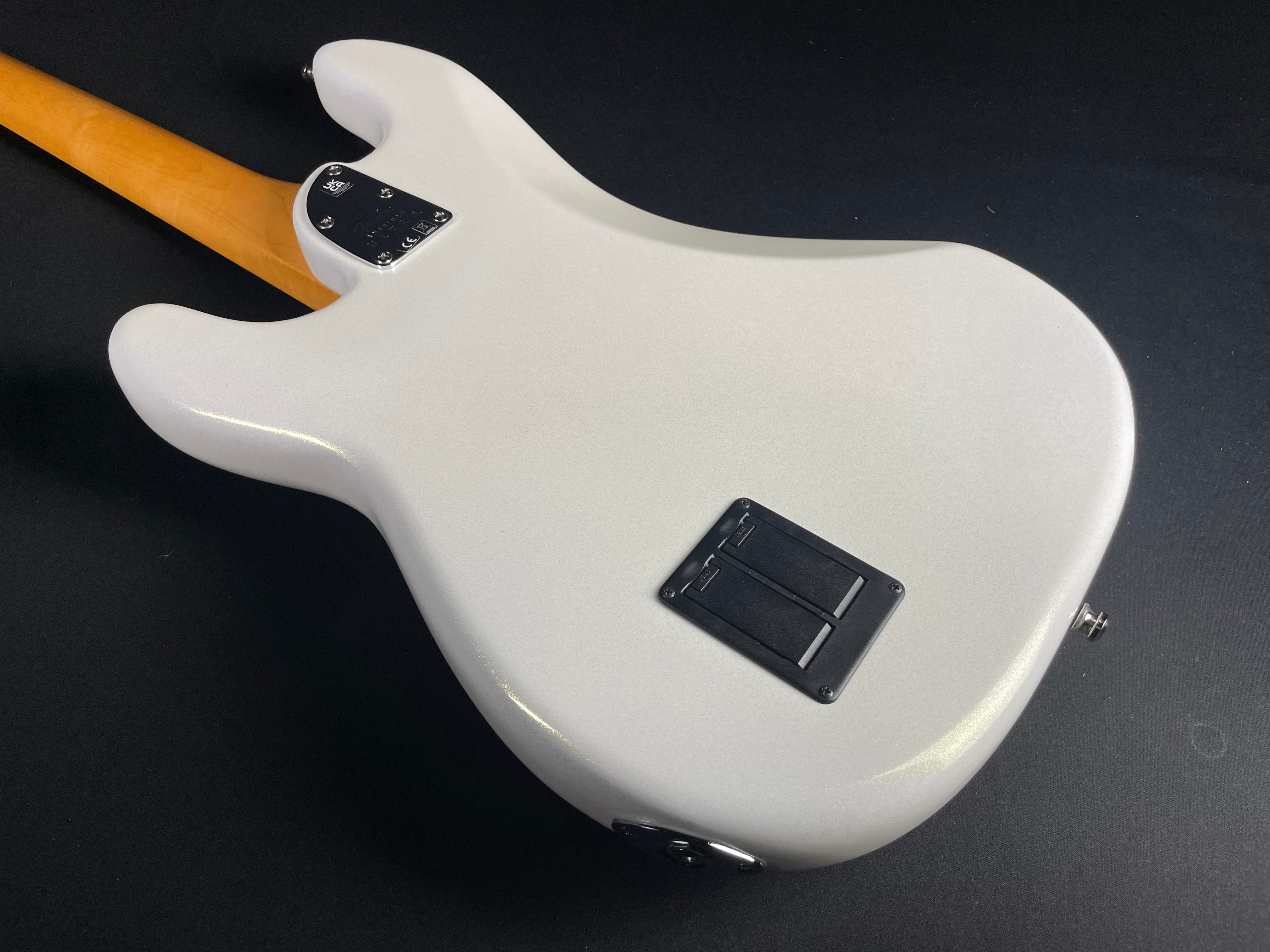 American Ultra Precision Bass, Maple w/OHSC - Arctic Pearl (2022) - Metronome Music Inc.