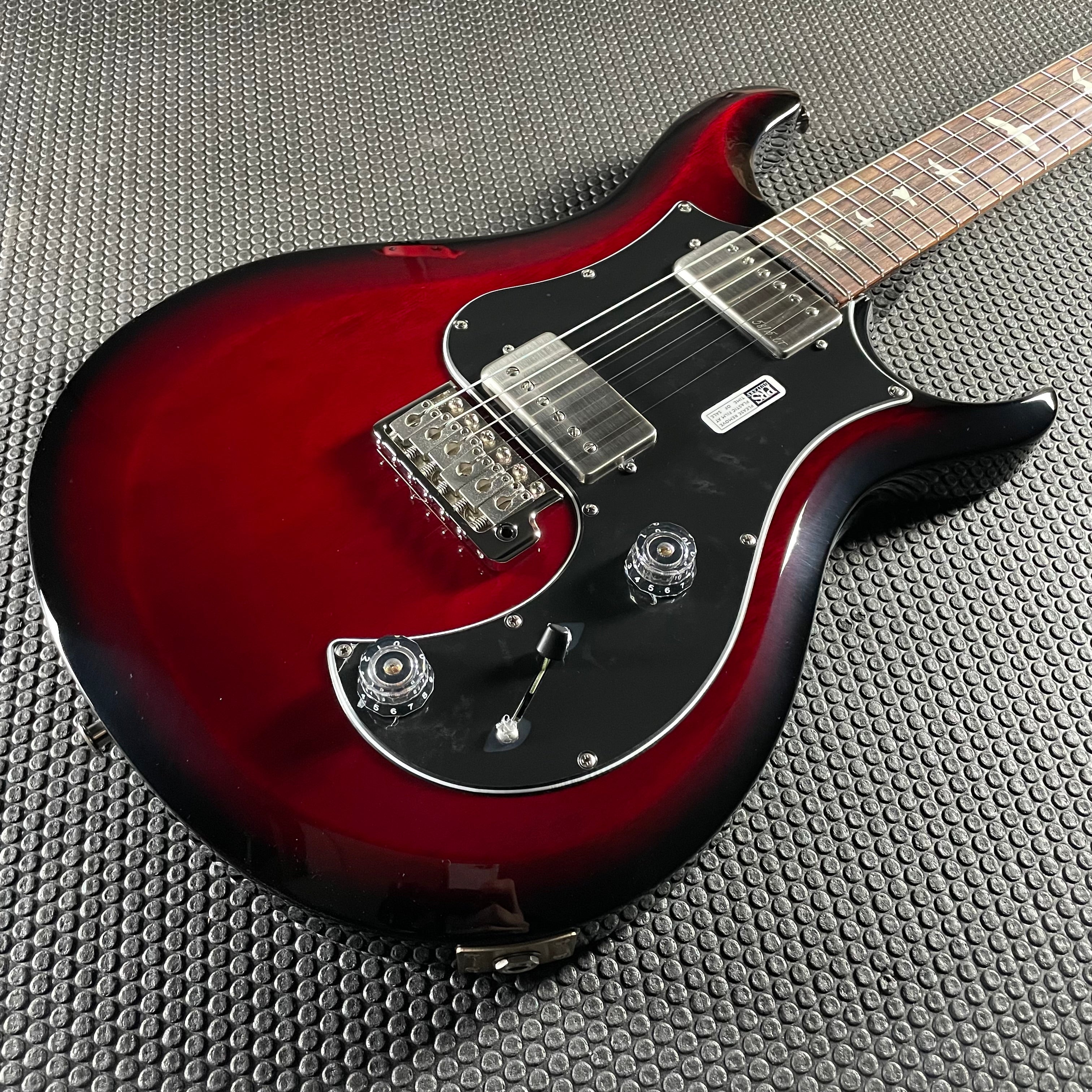PRS S2 Standard 22 w/Gig Bag - Scarlet Sunburst - Metronome Music Inc.