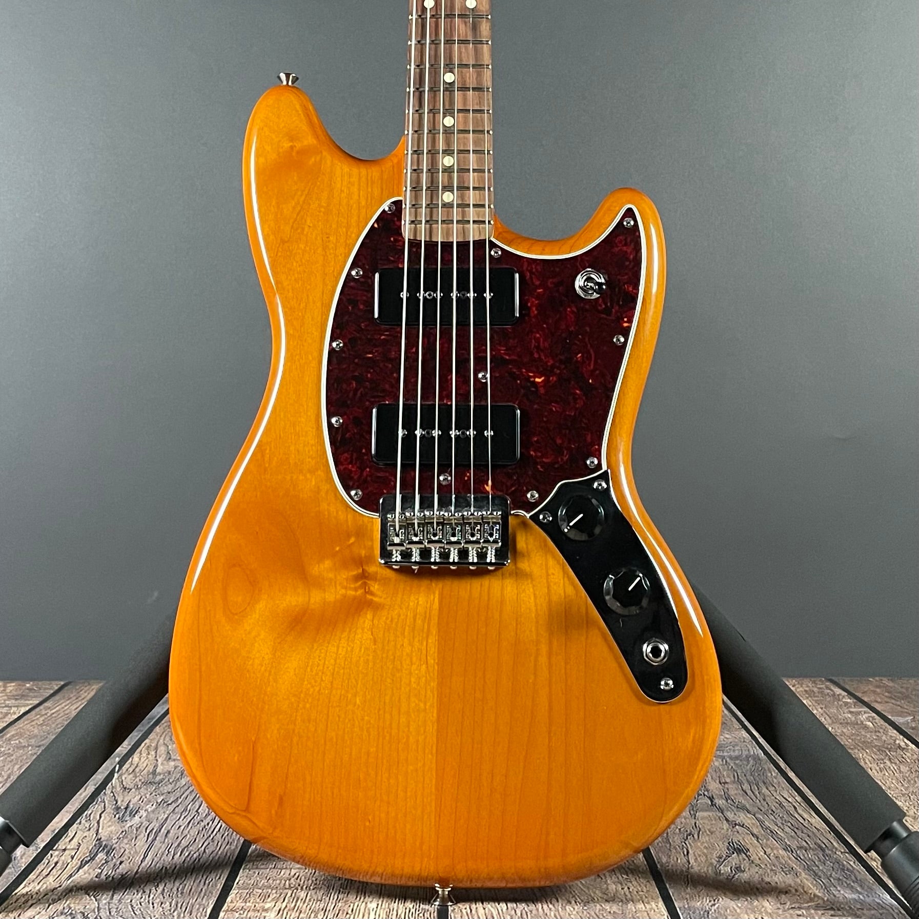 Fender Player Mustang 90 - Aged Natural (2023) - Metronome Music Inc.