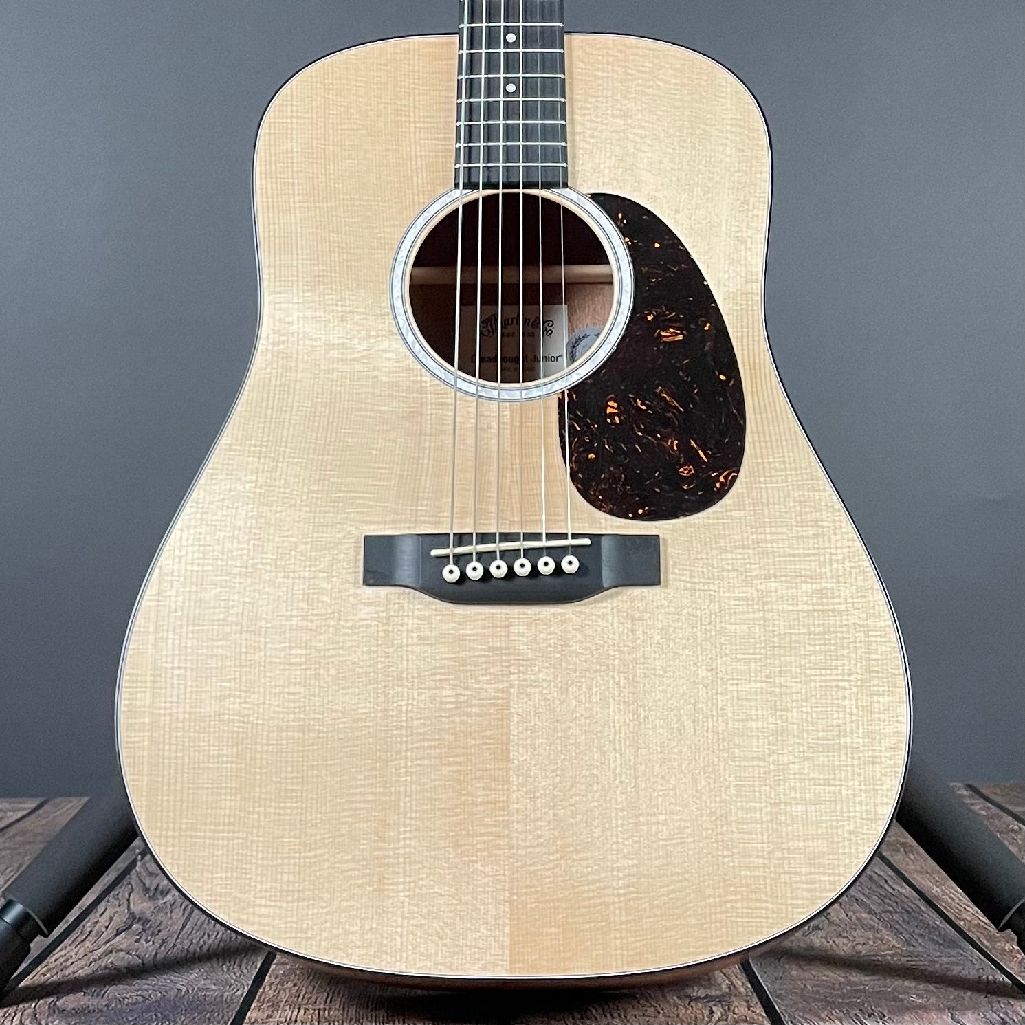 Martin DJr-10 Dreadnought Junior w/Bag - Natural - Metronome Music Inc.