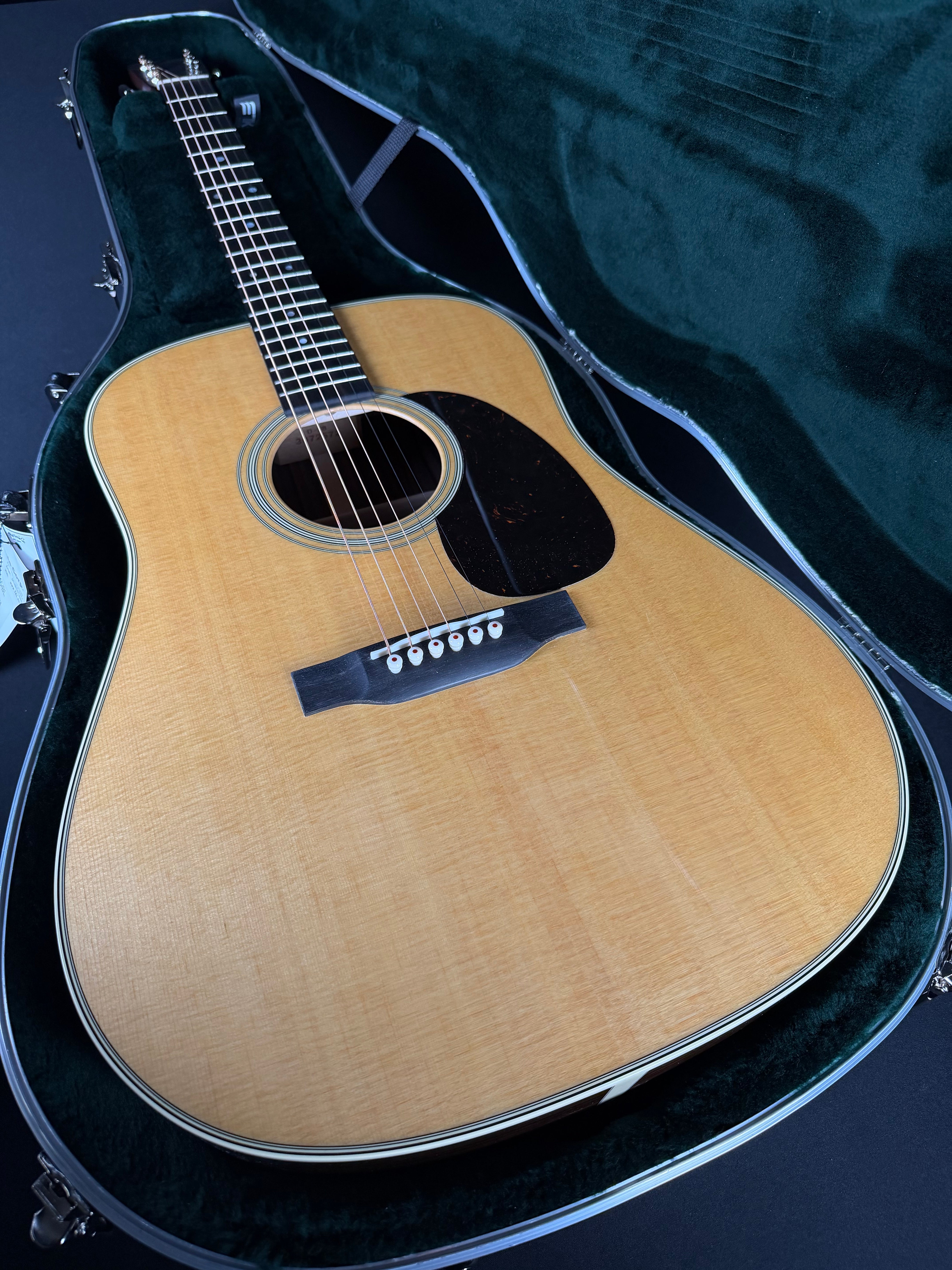 Martin D-28 Standard w/ Hard Case Gloss Natural (2026)