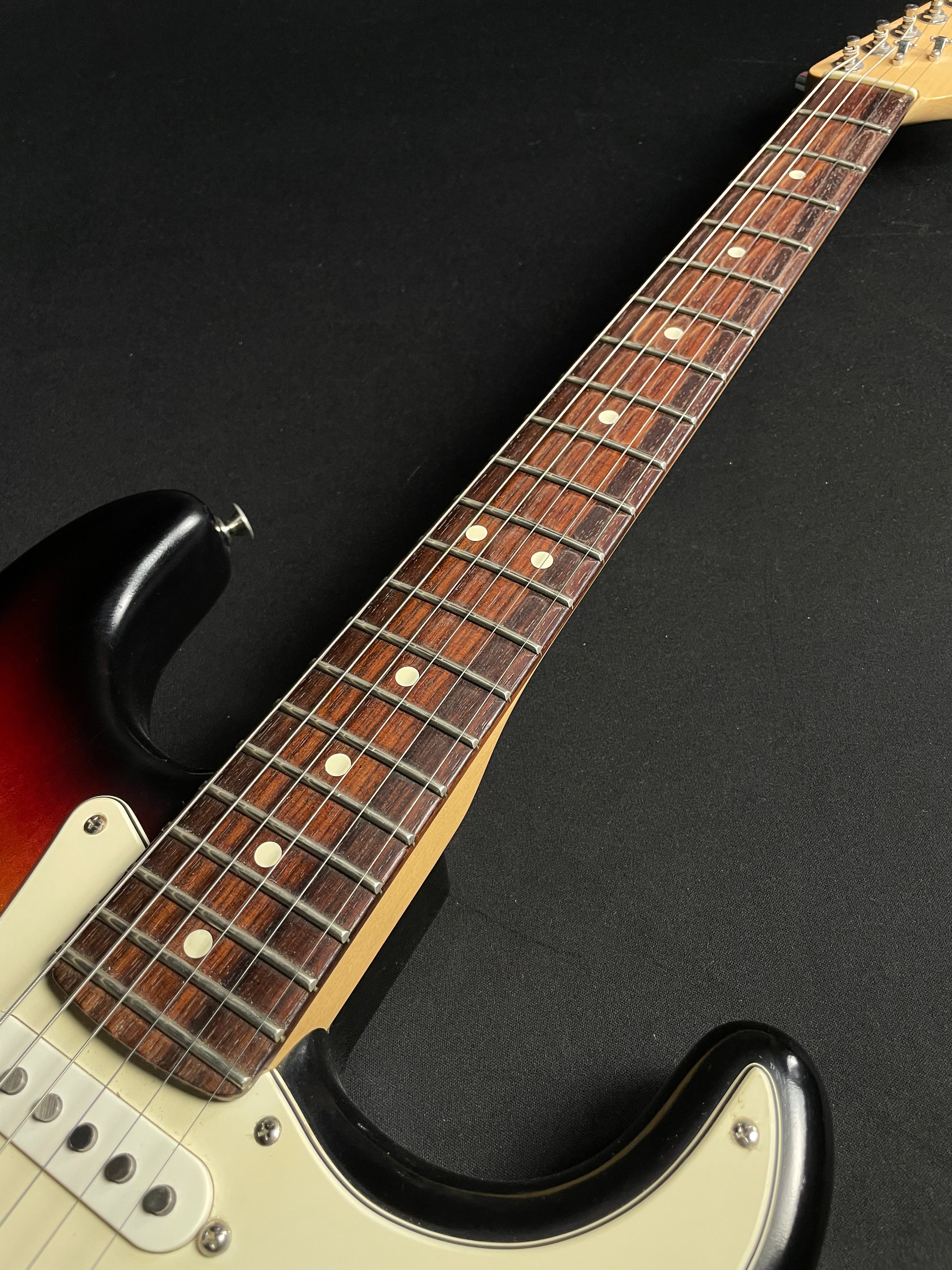 Fender Highway One Stratocaster Rosewood - 3-Color Sunburst (2007) Z7026001 - Metronome Music Inc.